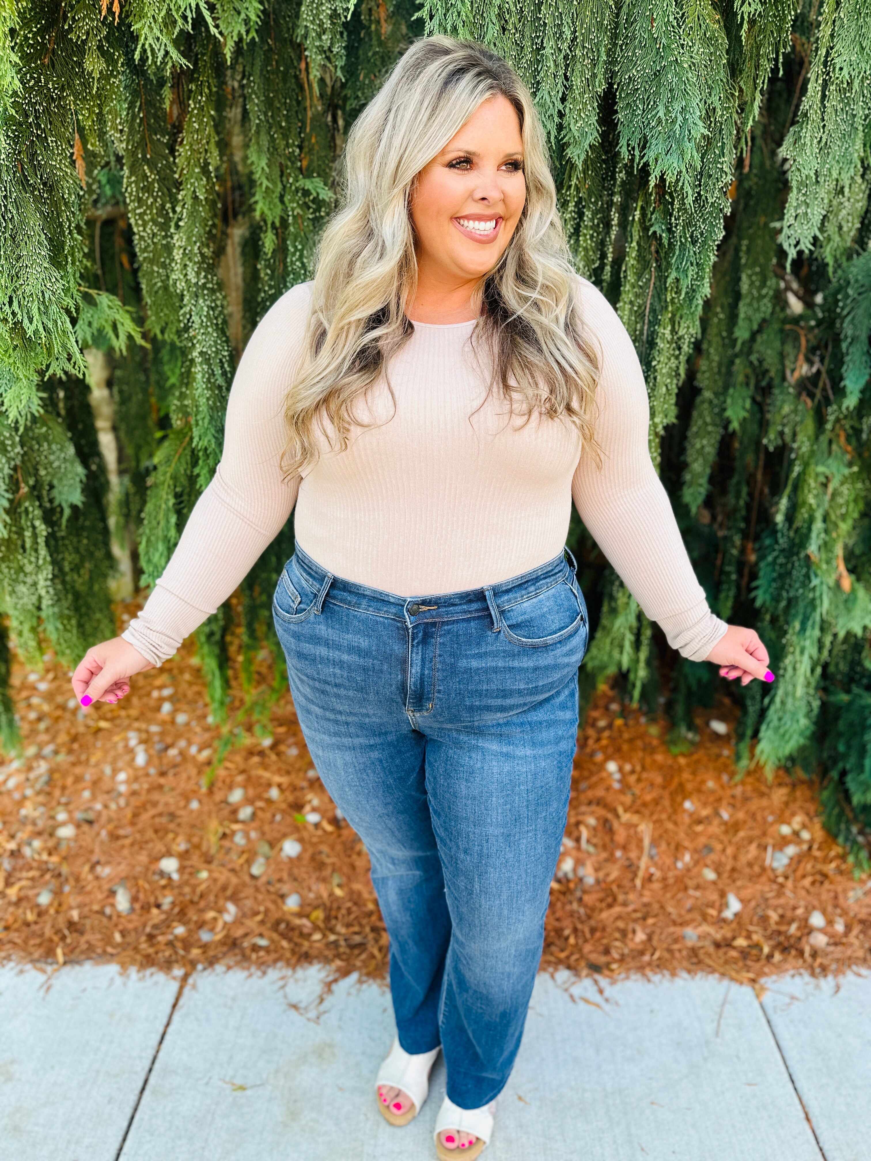 REG/CURVY Baby Got Bootcut Nondistressed Jeans