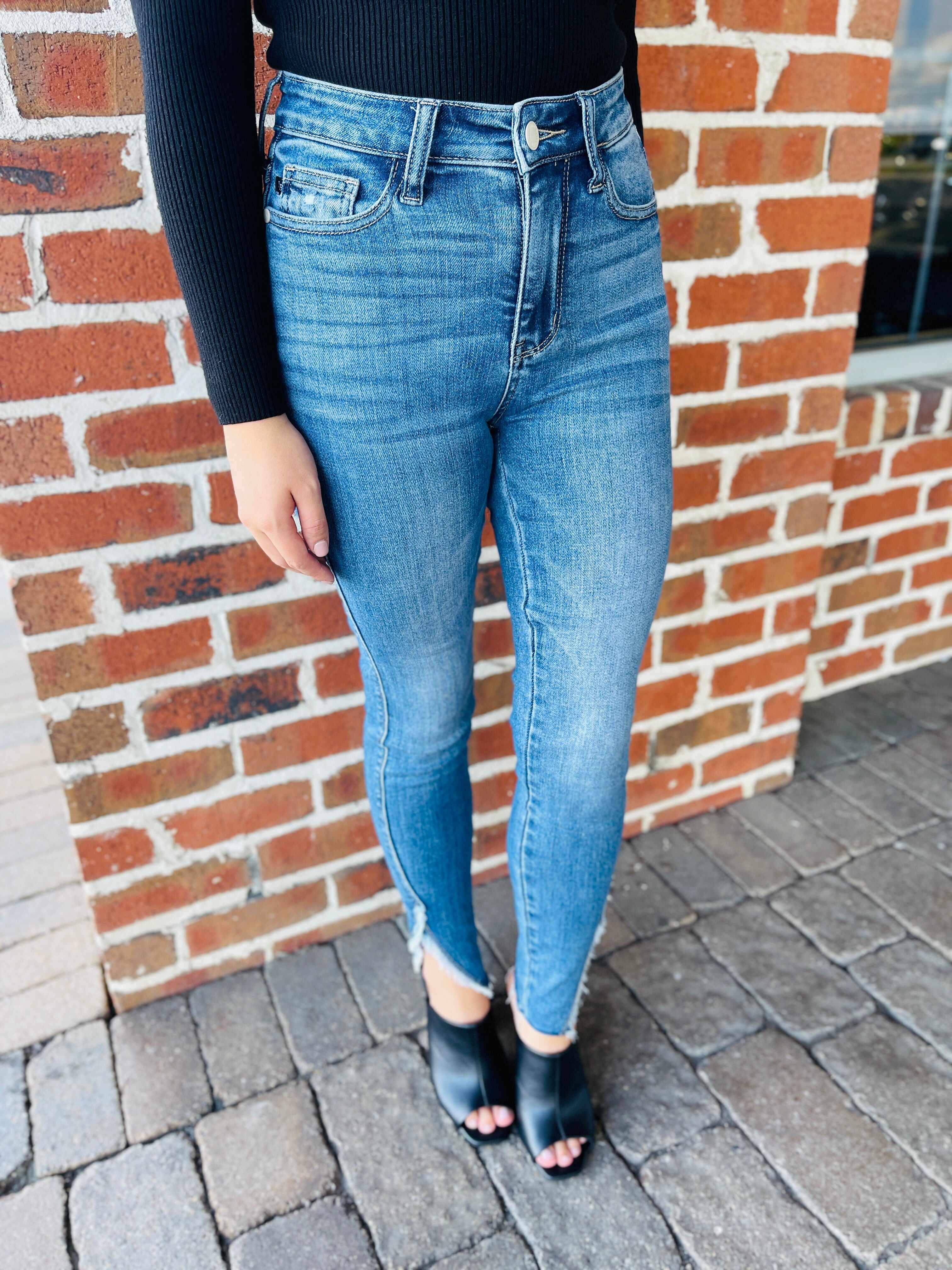 Plus/Reg Slay The Fray Hem Skinny Jeans