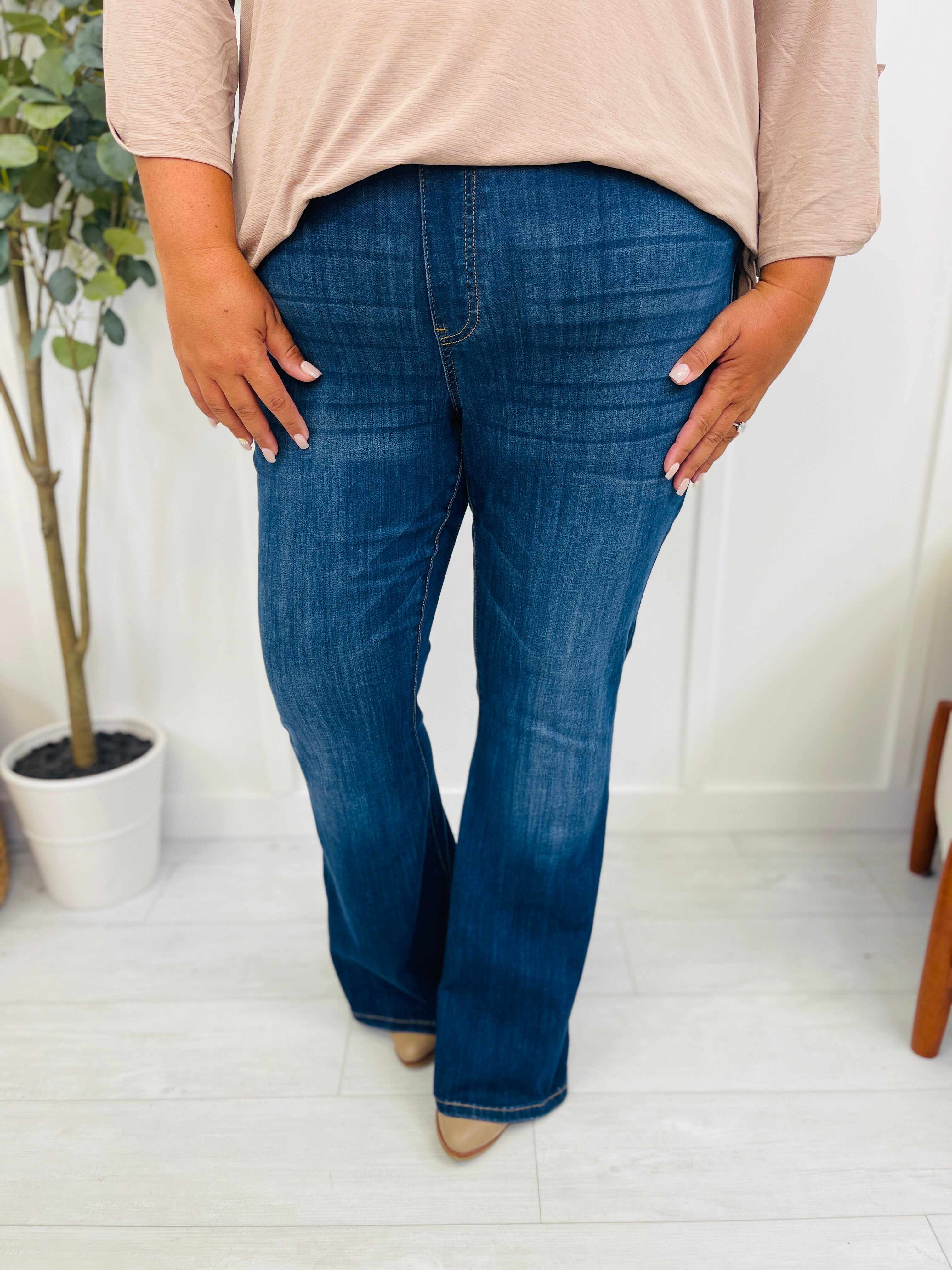 REG/CURVY Dream On Pull On Flare Jeans