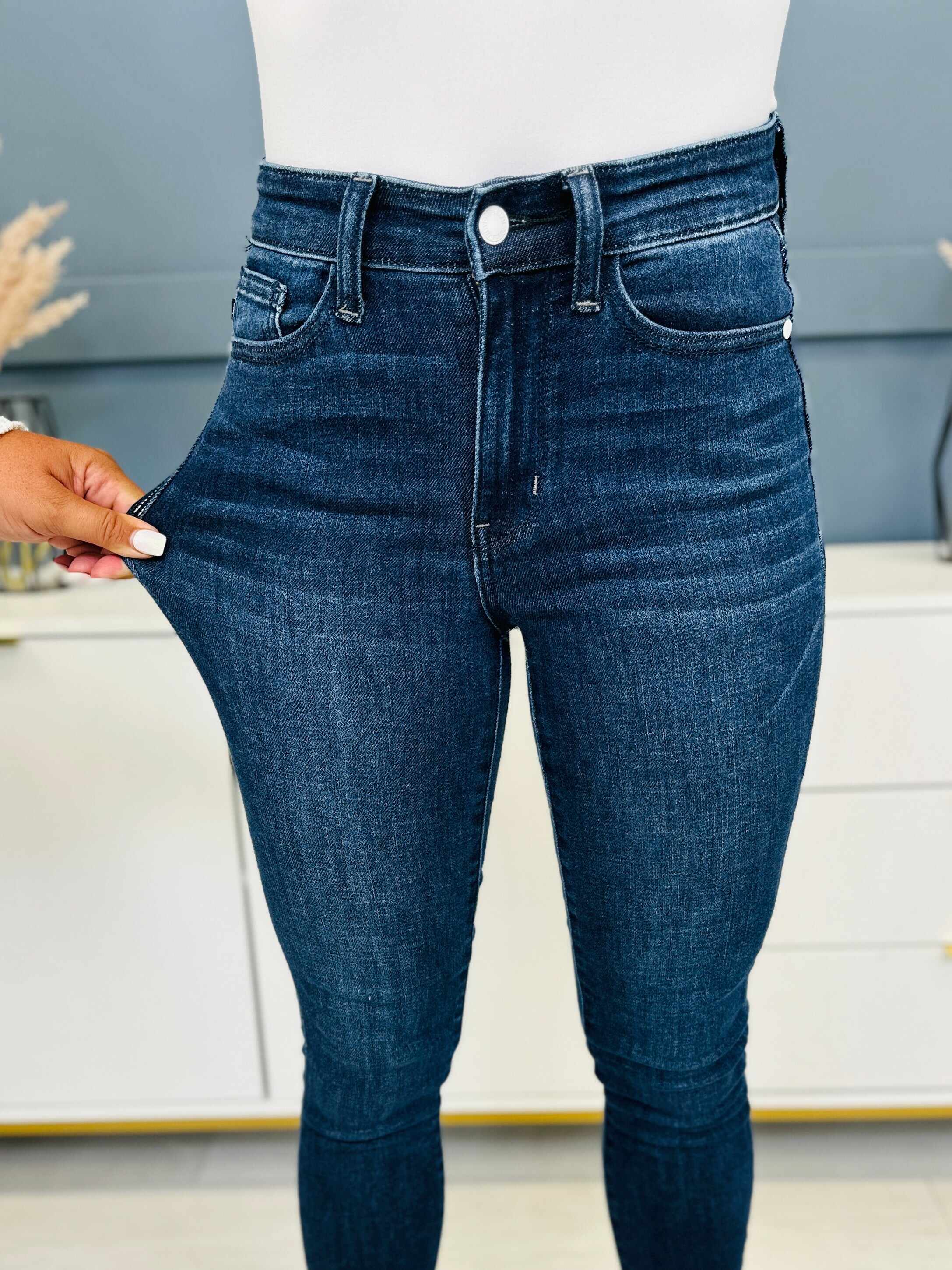 REG/CURVY Mid Rise Classic and Classy Skinny Jeans