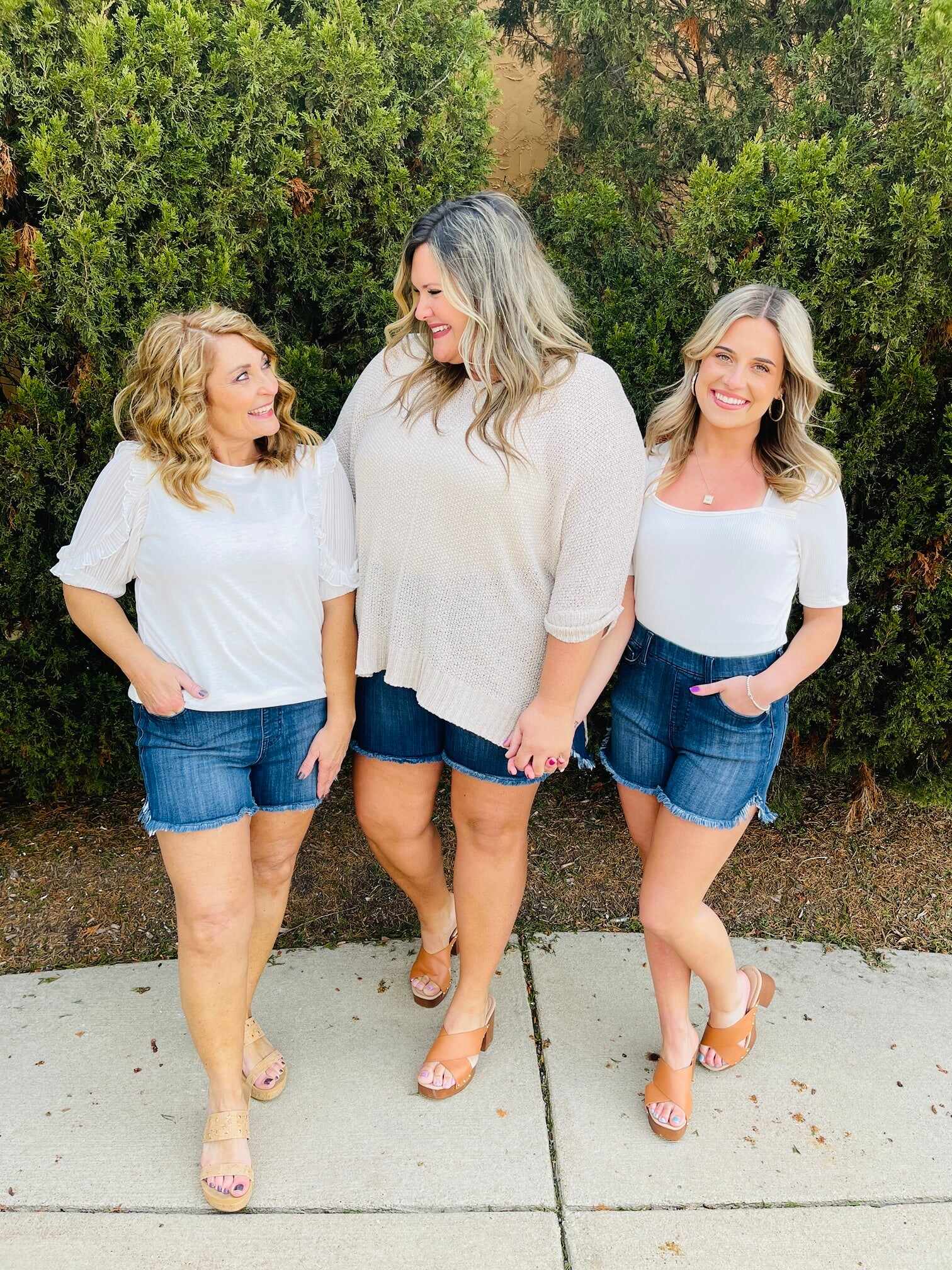 REG/CURVY Pull A Fast One Pull On Mid Thigh Shorts