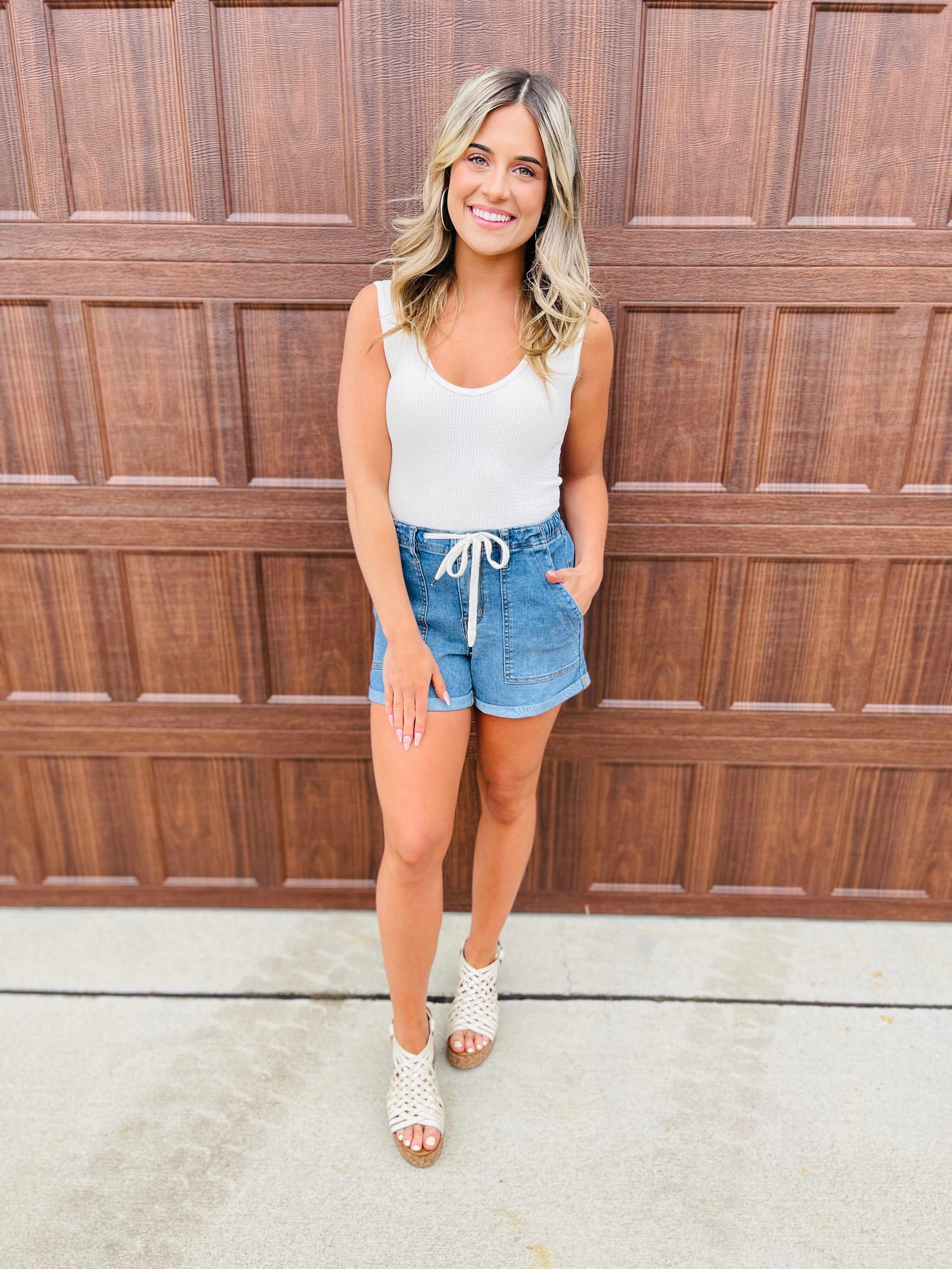 REG/CURVY Triple Threat Elastic Waist Band Denim Shorts