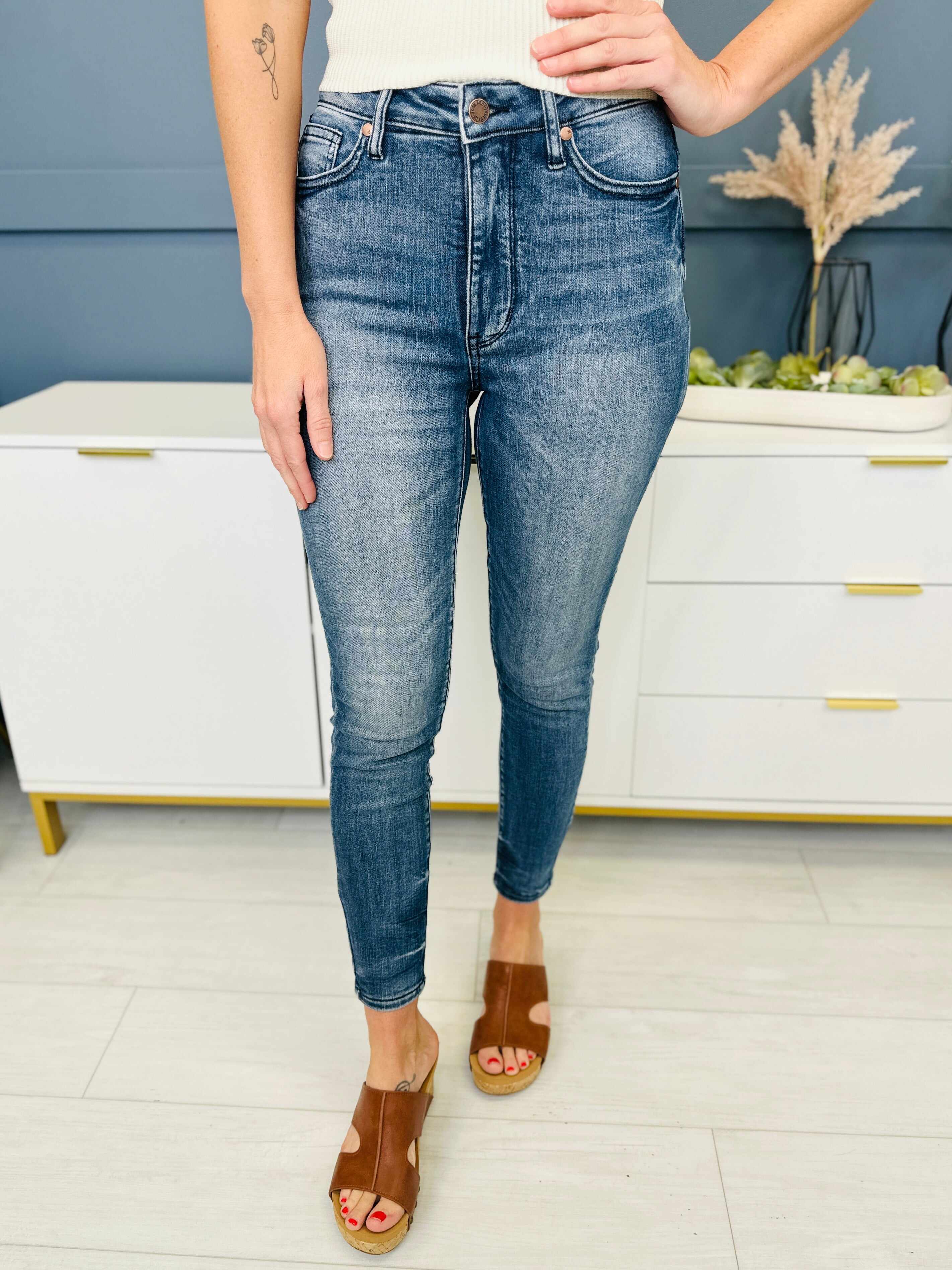 Tummy Control Skinny Jeans in Reg/Curvy Total Infatuation Restock