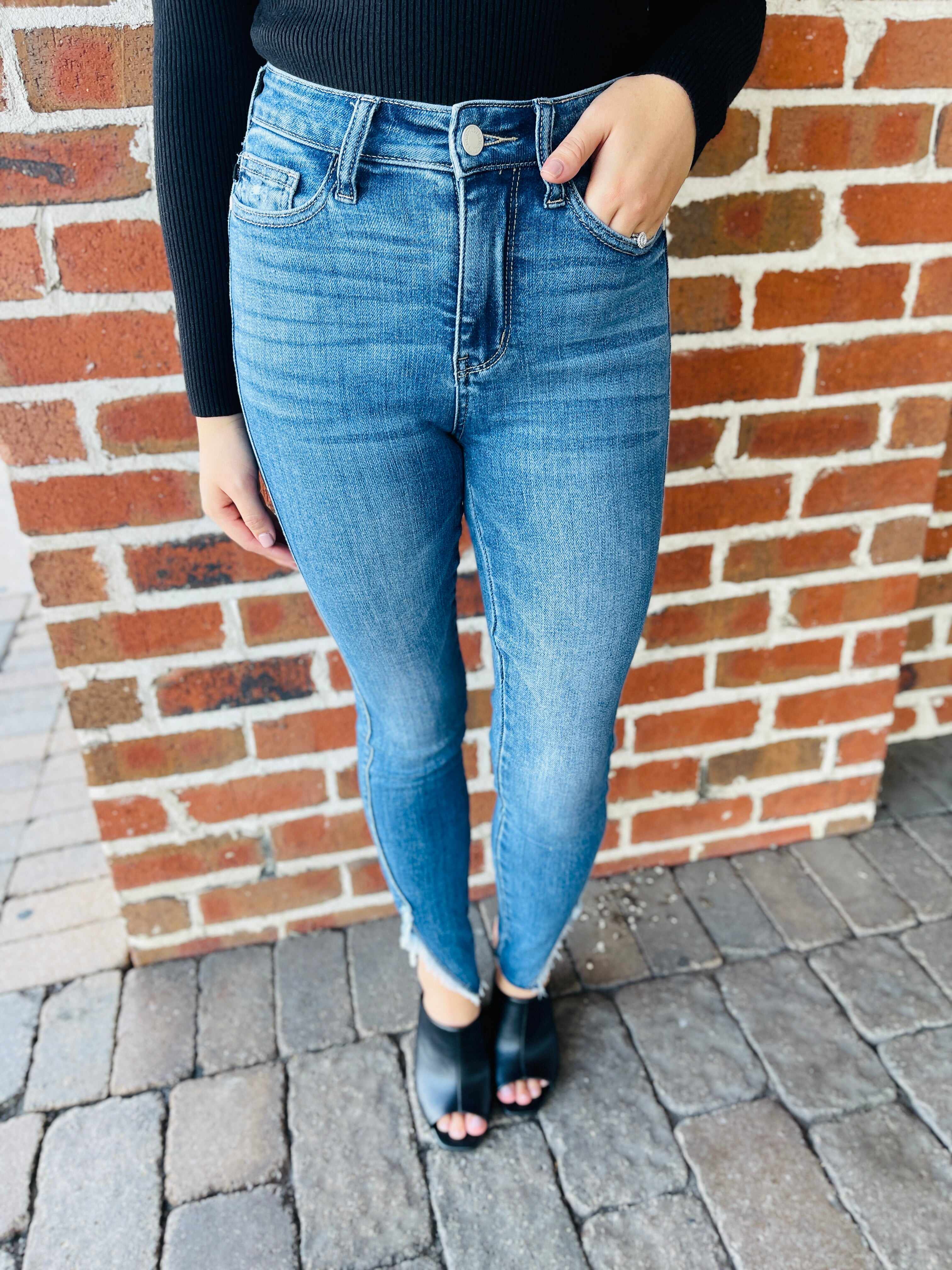 Plus/Reg Slay The Fray Hem Skinny Jeans