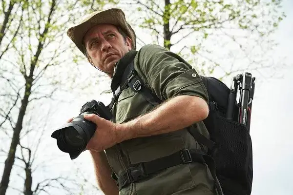 Sony a7R III Mirrorless Camera: 42.4MP Full Frame High Resolution Interchangeable Lens Digital Camera with Front End LSI Image Processor, 4K HDR Video and 3