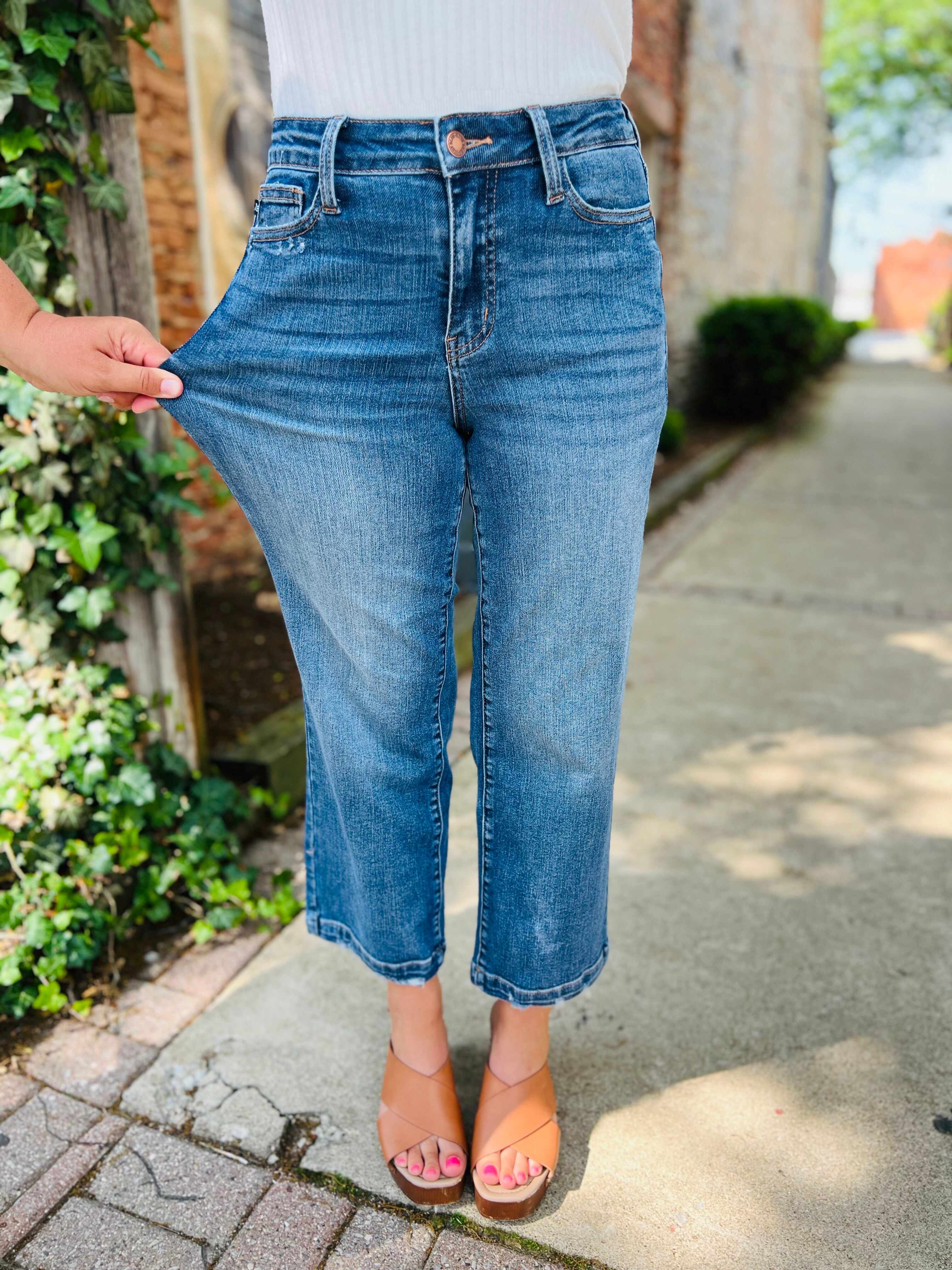 REG/CURVY Wide Eyed Cropped Wide Leg Jeans