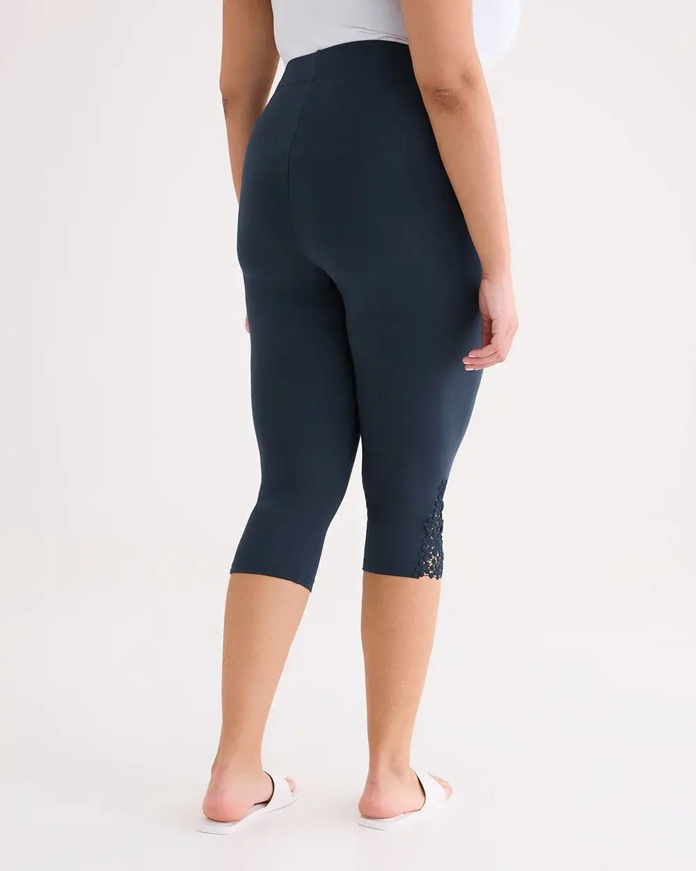 Capri Legging with Embroidery at Hem - PENN. Essentials