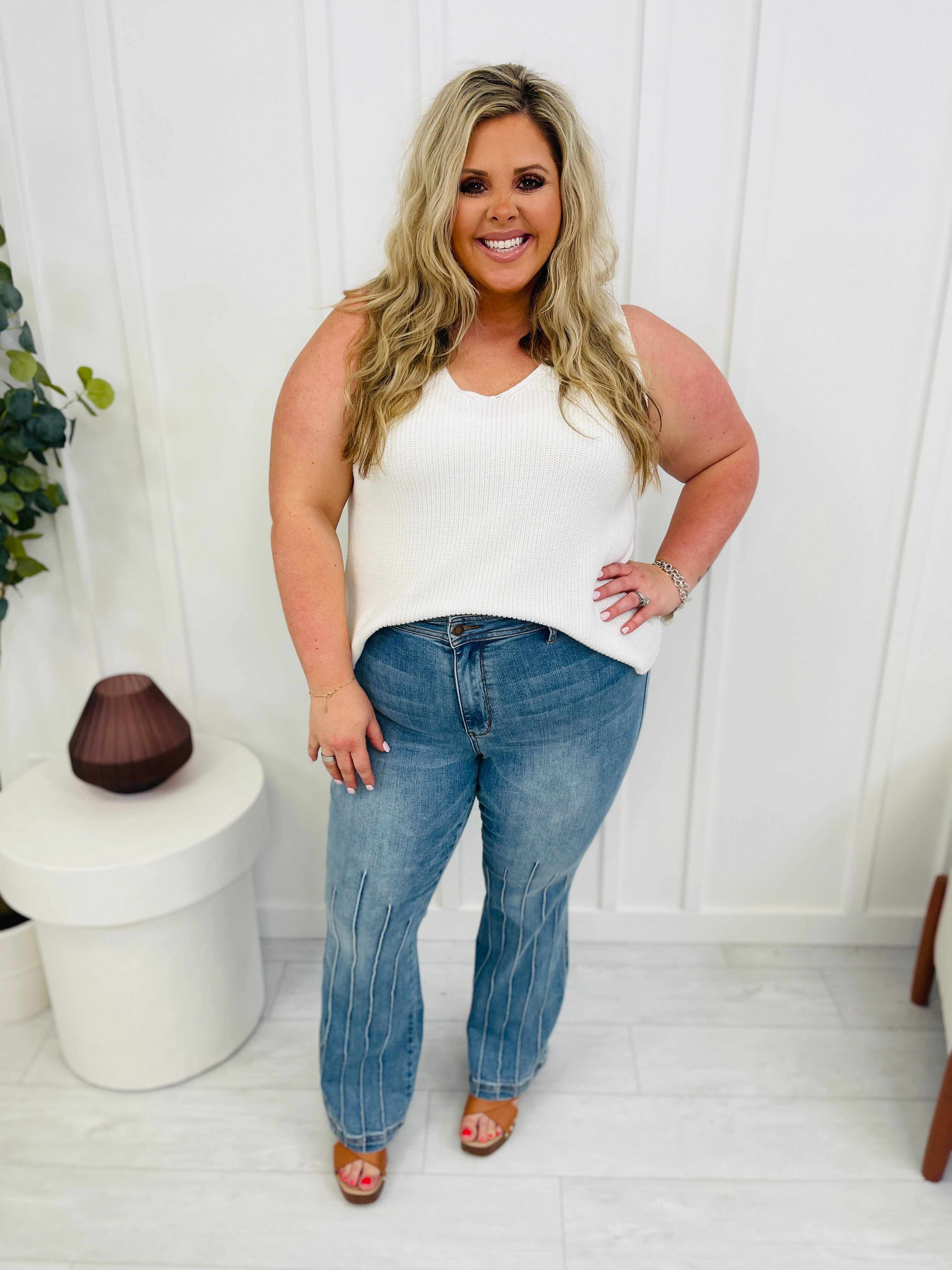 REG/CURVY Eyes On You Bootcut Jeans