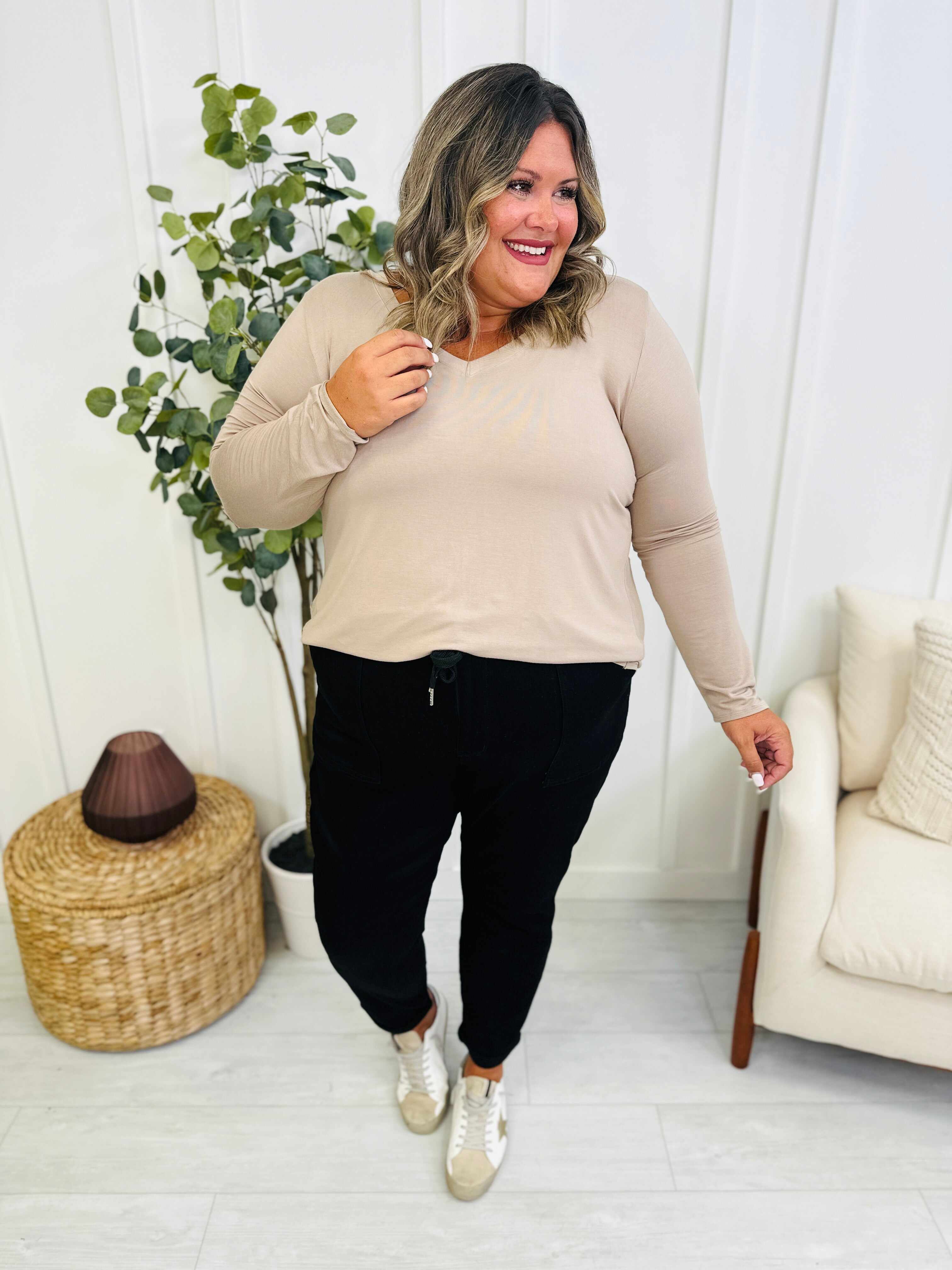 REG/CURVY Gotta Jet Black Cuffed Denim Jogger