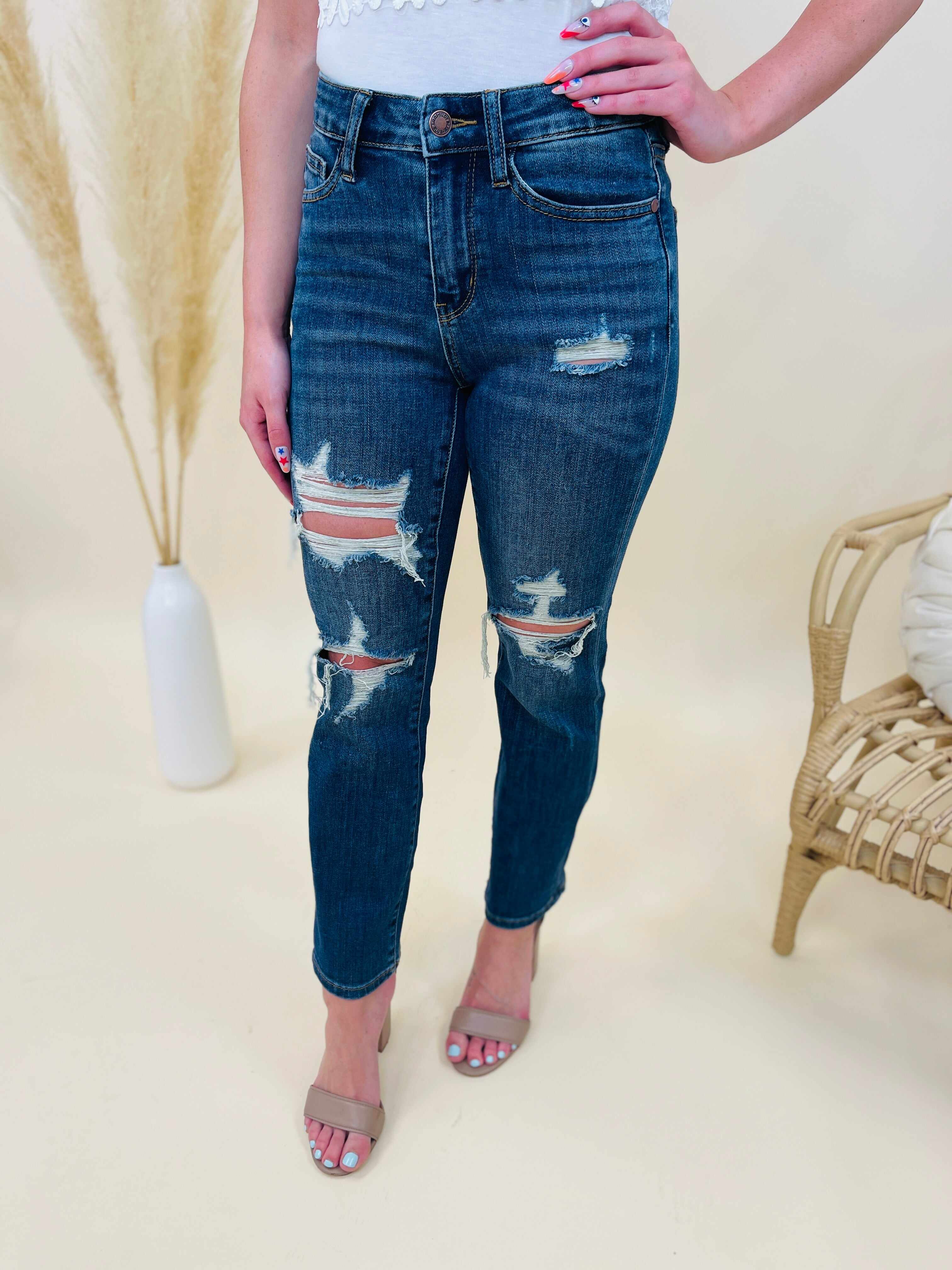 REG/CURVY Crop and Stare Straight Jeans