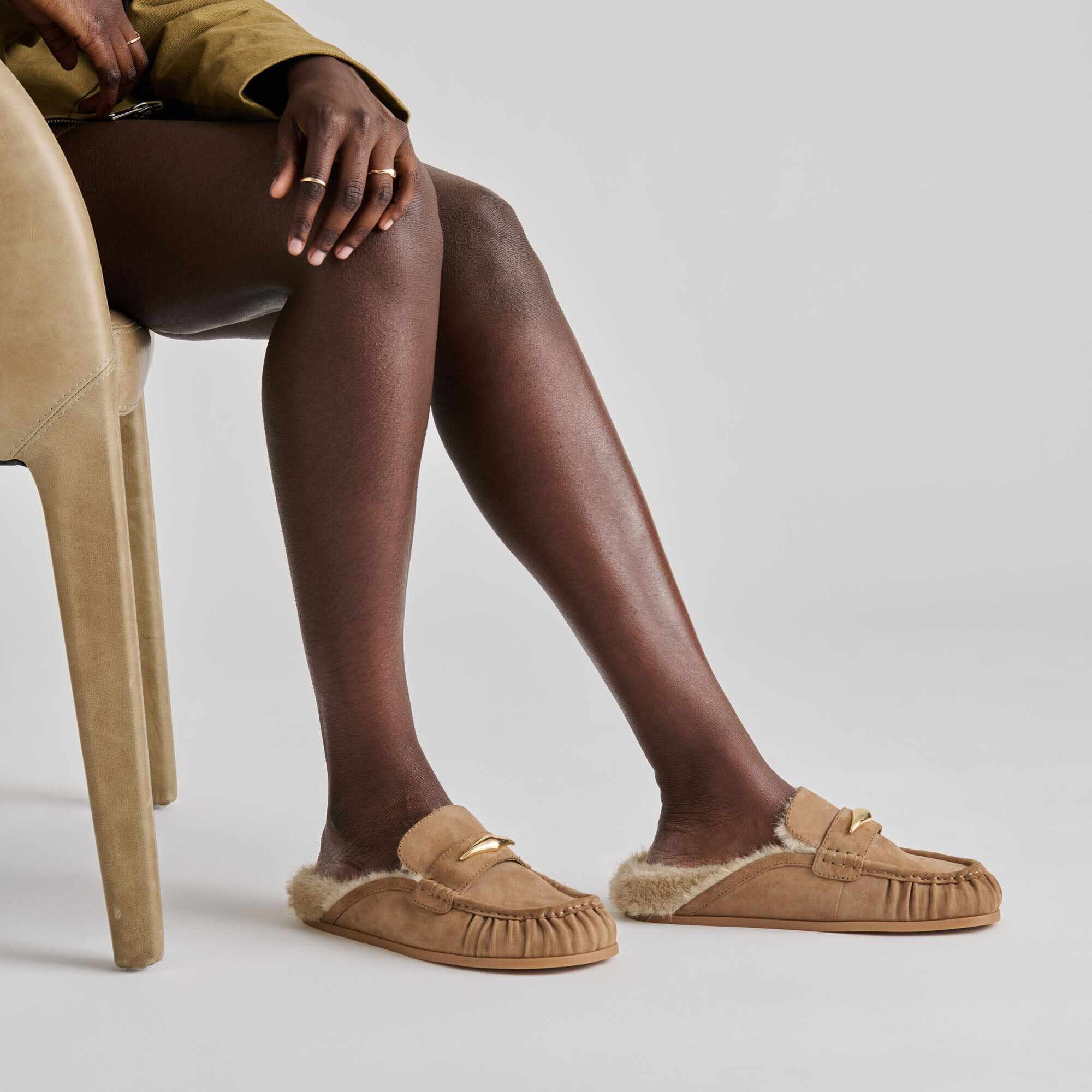 JODERO PLUSH FLATS MUSHROOM SUEDE
