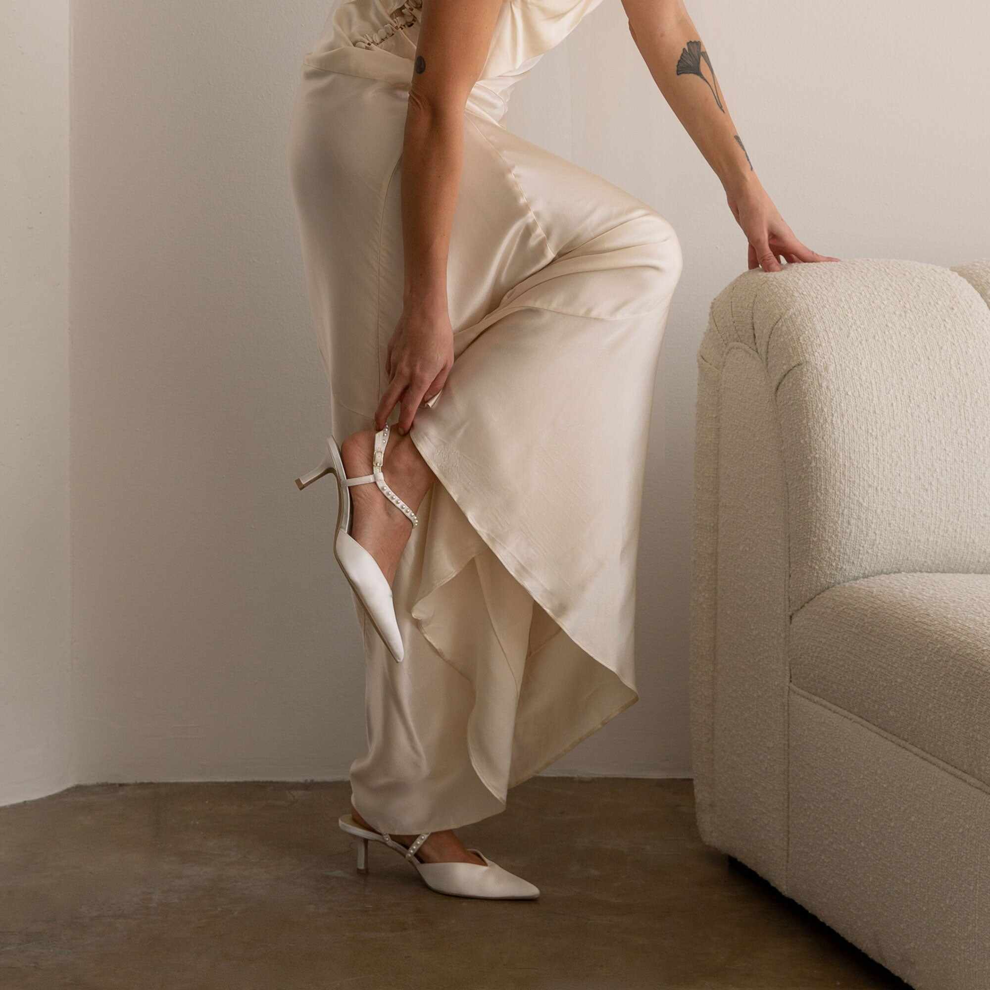 KAMRA PEARL MID HEELS TRUE WHITE SATIN