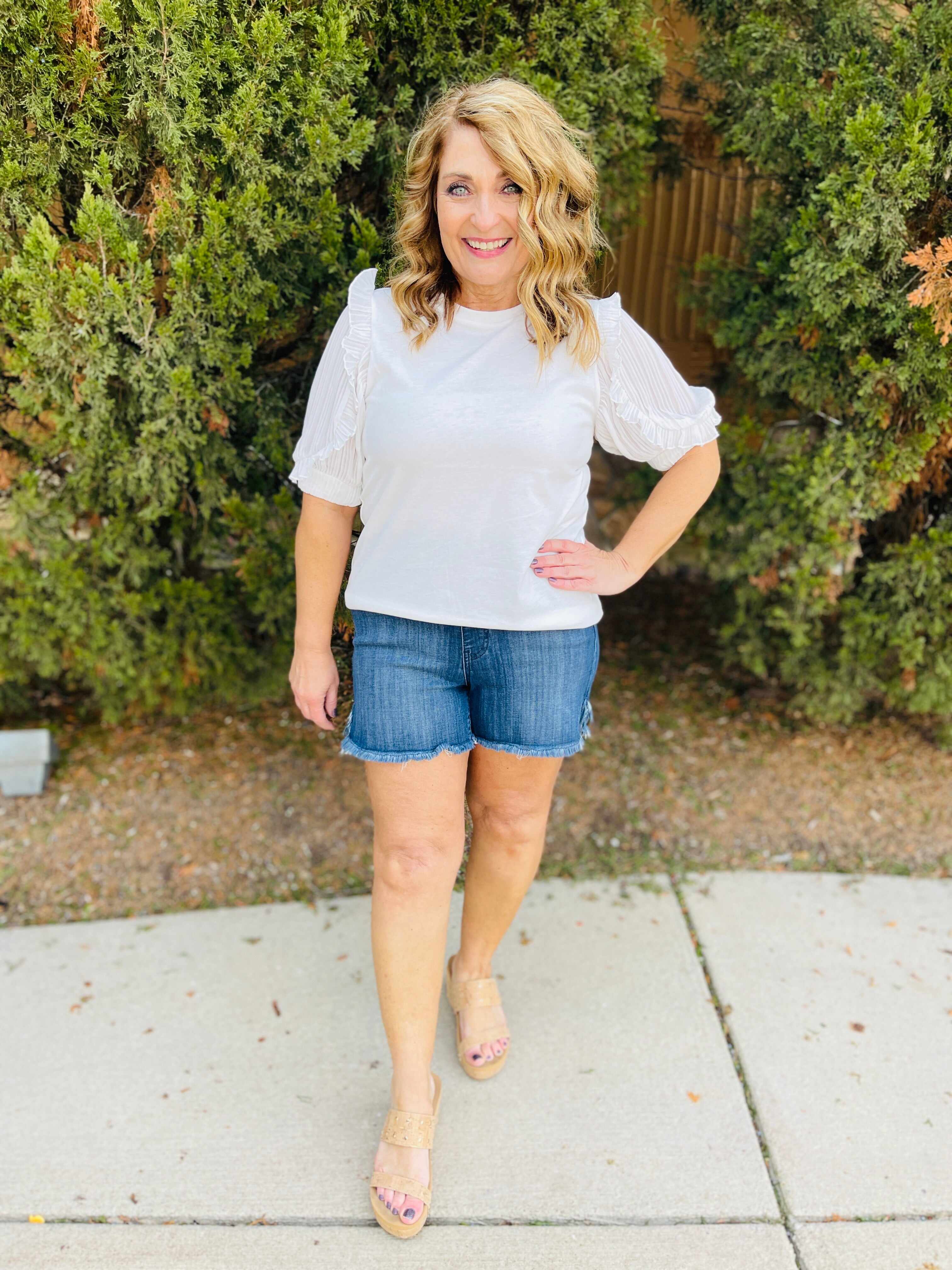 REG/CURVY Pull A Fast One Pull On Mid Thigh Shorts