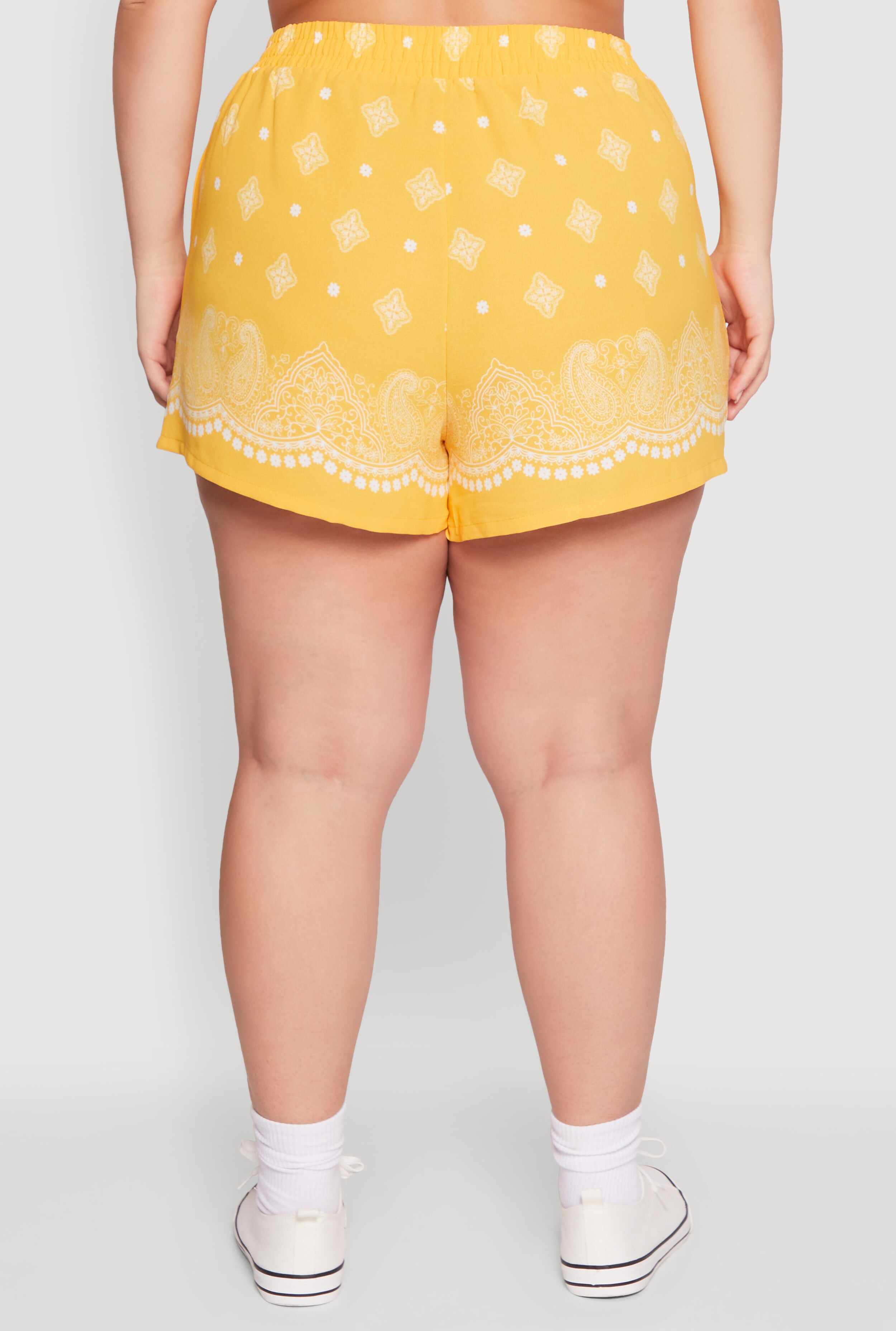 Plus Size Crepe Knit Bandana Print Shorts