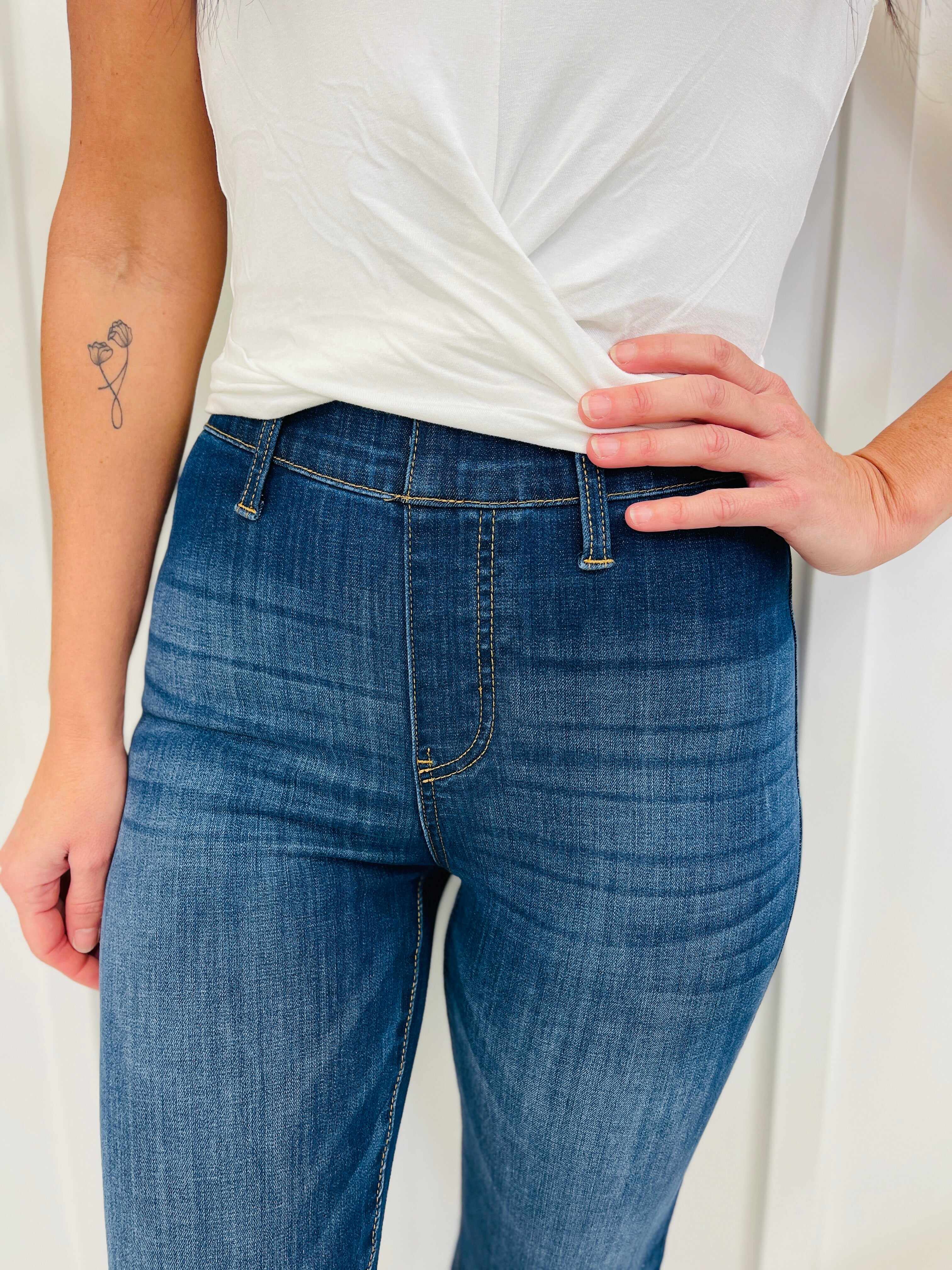 REG/CURVY Dream On Pull On Flare Jeans