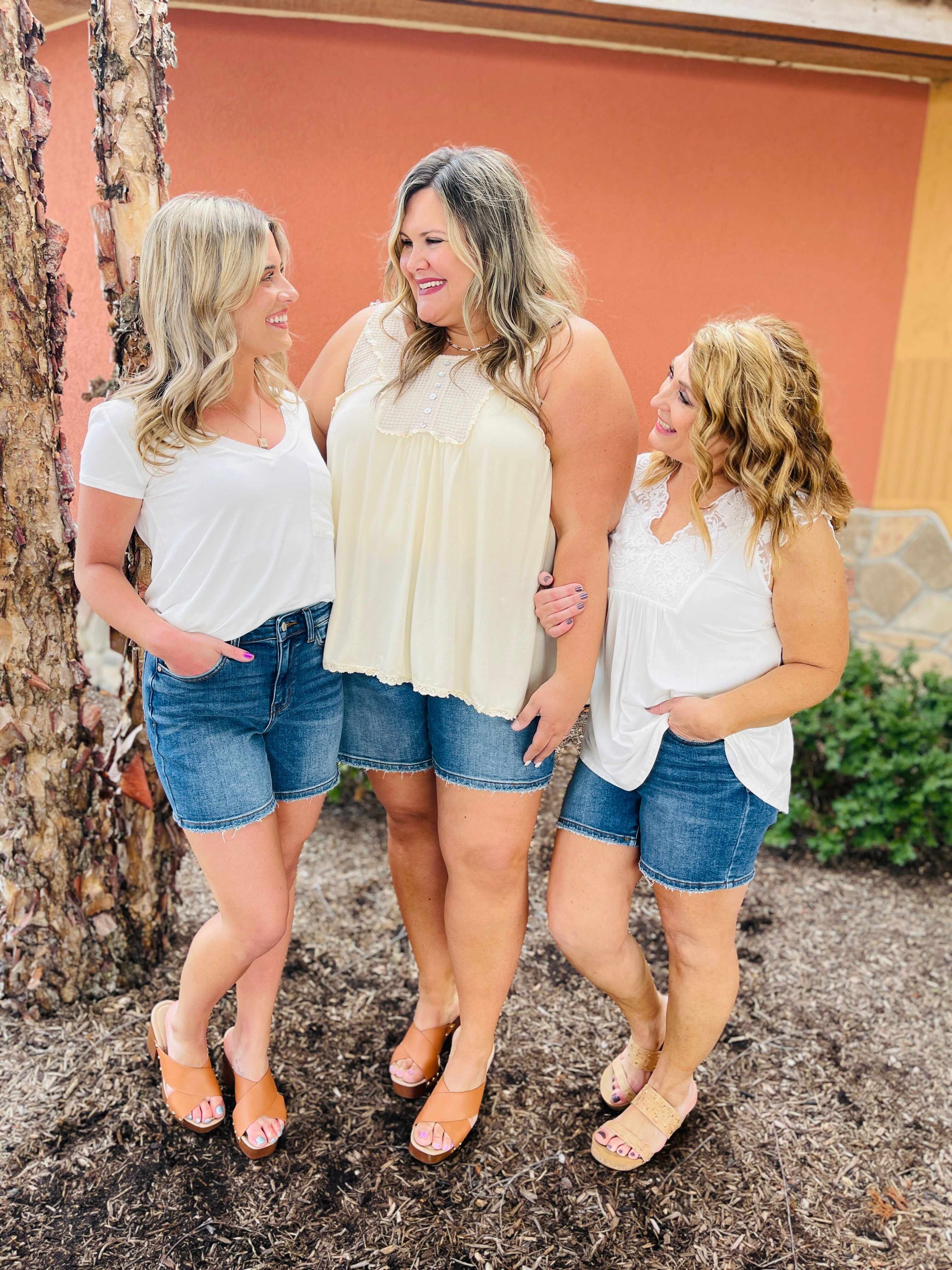 REG/CURVY In The Middle Mid Thigh Shorts