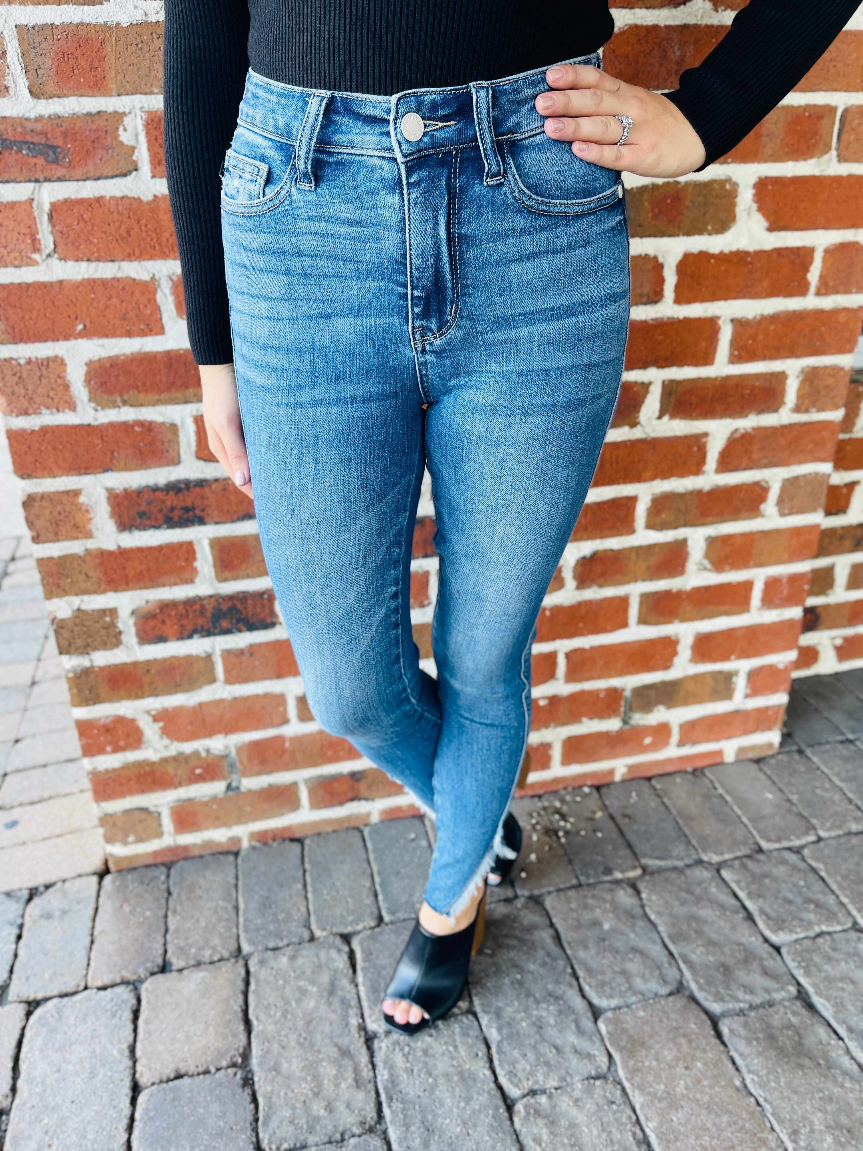 Plus/Reg Slay The Fray Hem Skinny Jeans