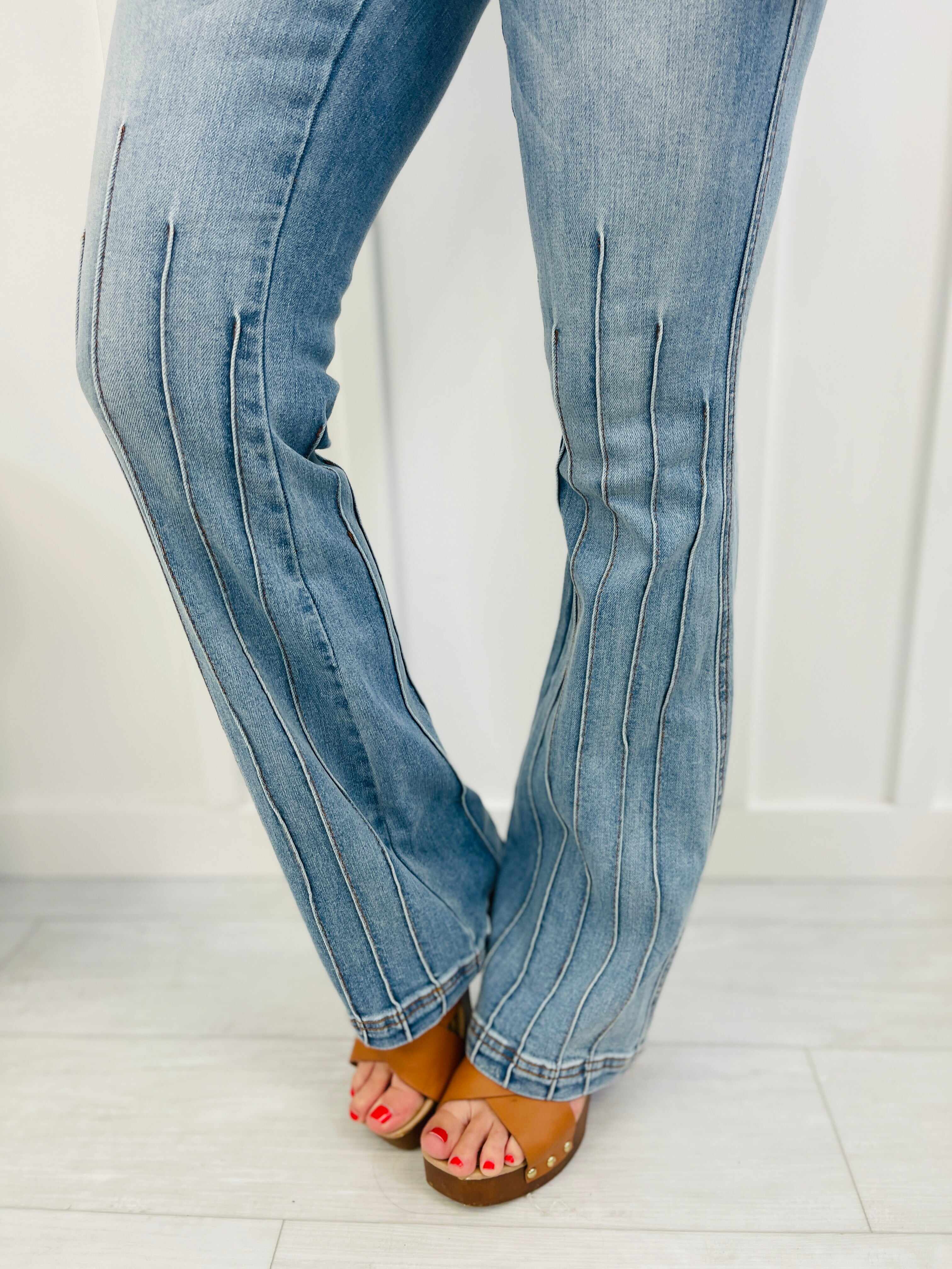 REG/CURVY Eyes On You Bootcut Jeans