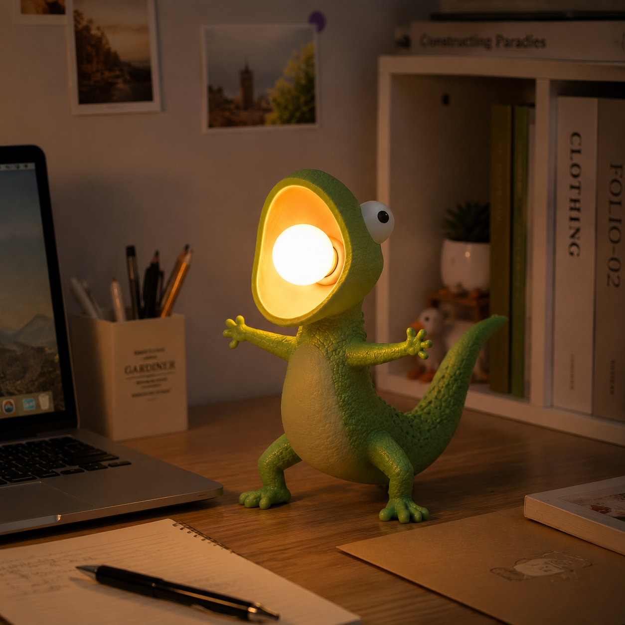 Funny Lizard Desk Lamp