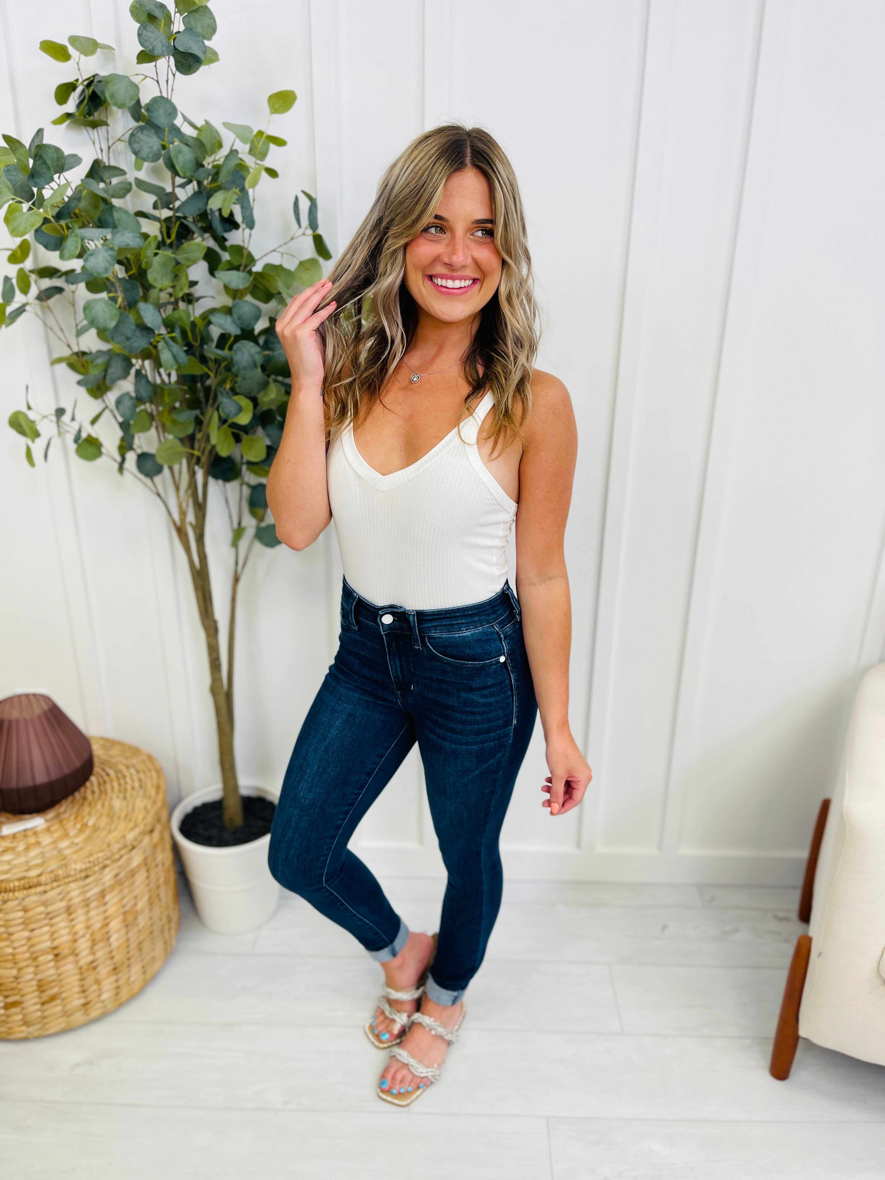 REG/CURVY Mid Rise Classic and Classy Skinny Jeans