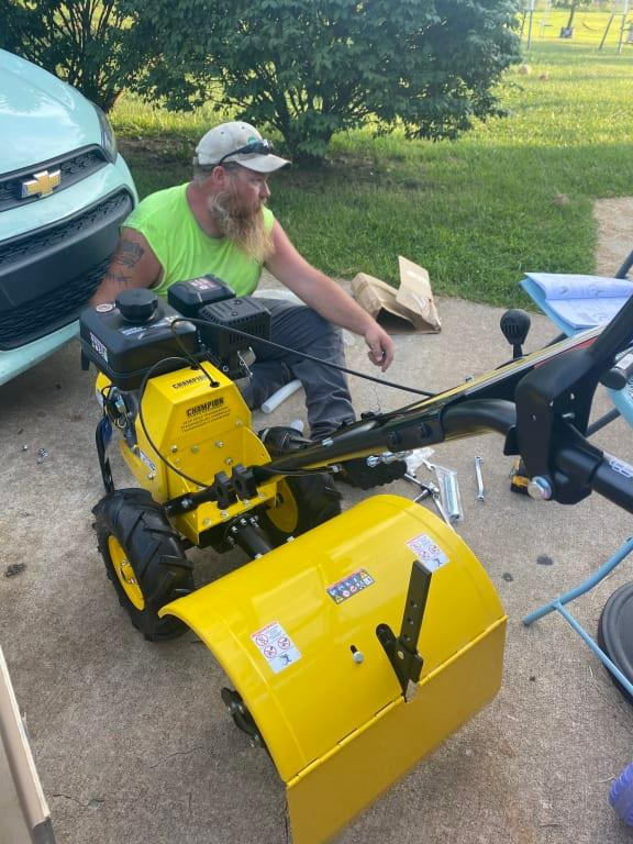 19-inch 212cc four-stroke tiller with self-propelled agricultural tires