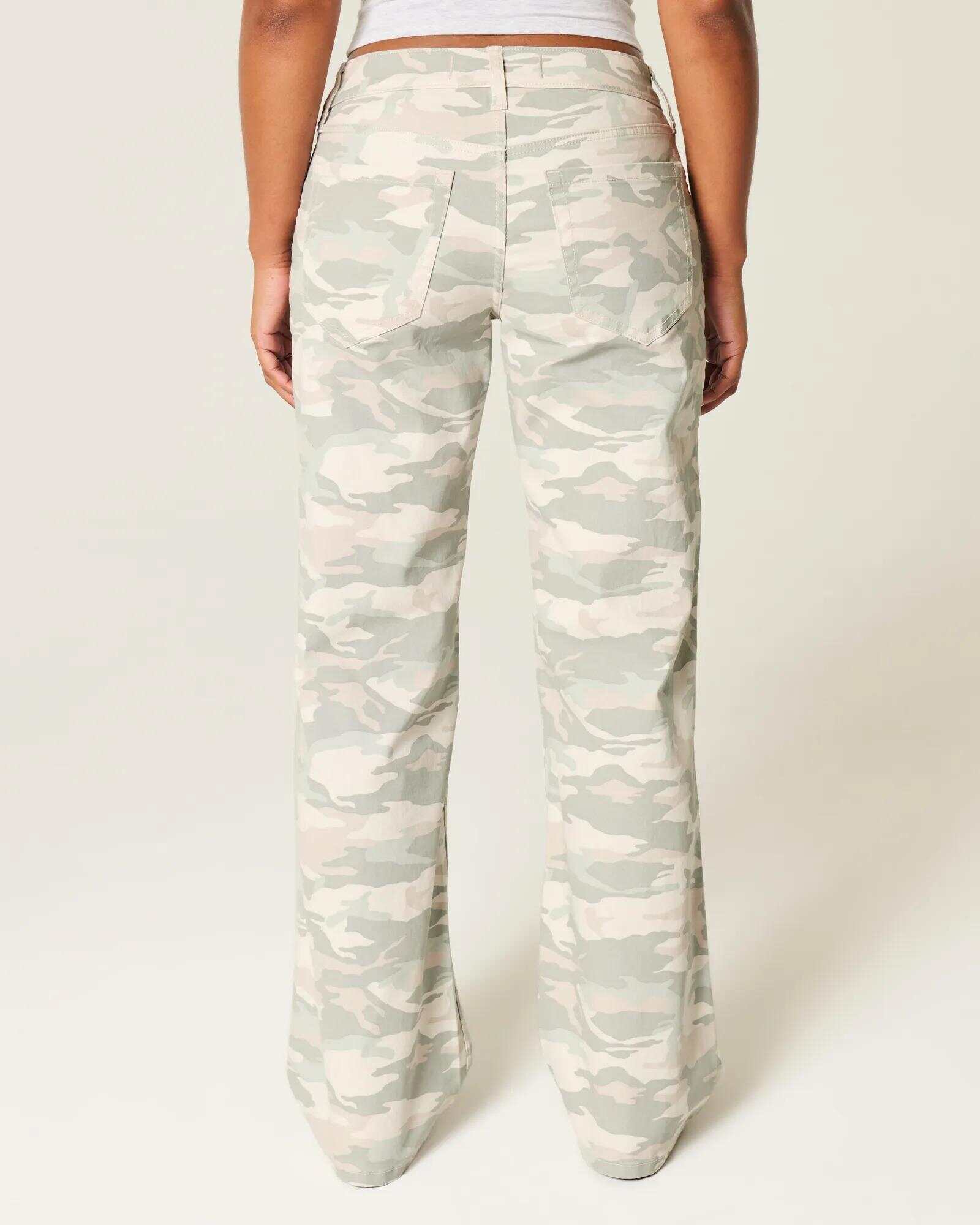 Curvy Low-Rise Light Wash Baggy Jeans