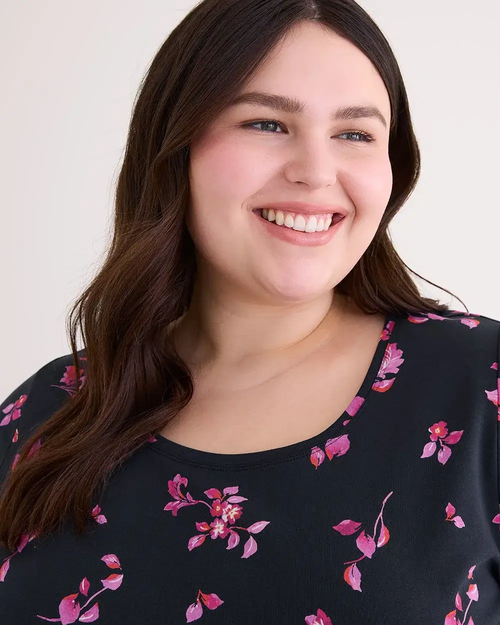 Short-Sleeve Round-Neck Fitted Tee