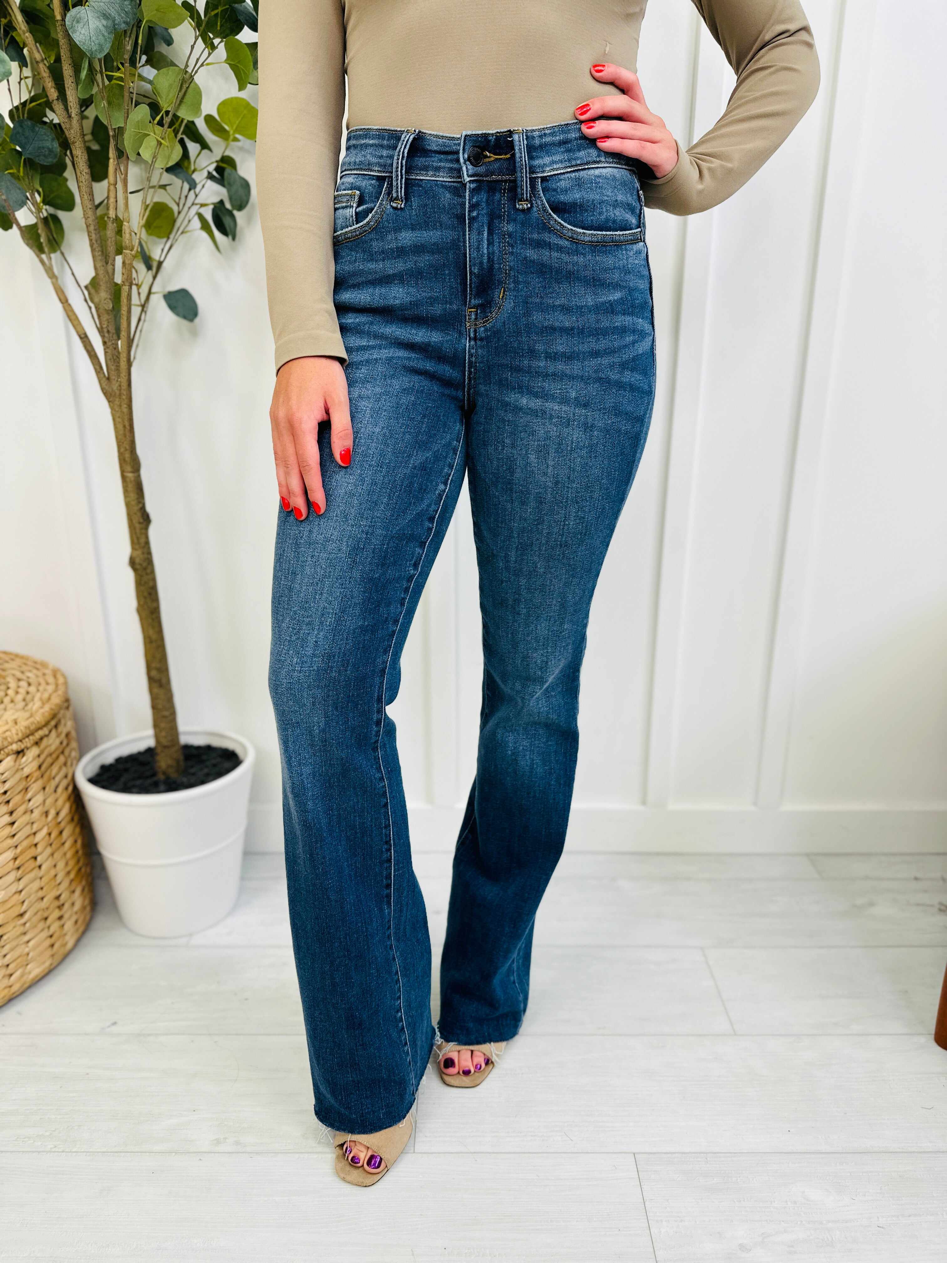 REG/CURVY Baby Got Bootcut Nondistressed Jeans