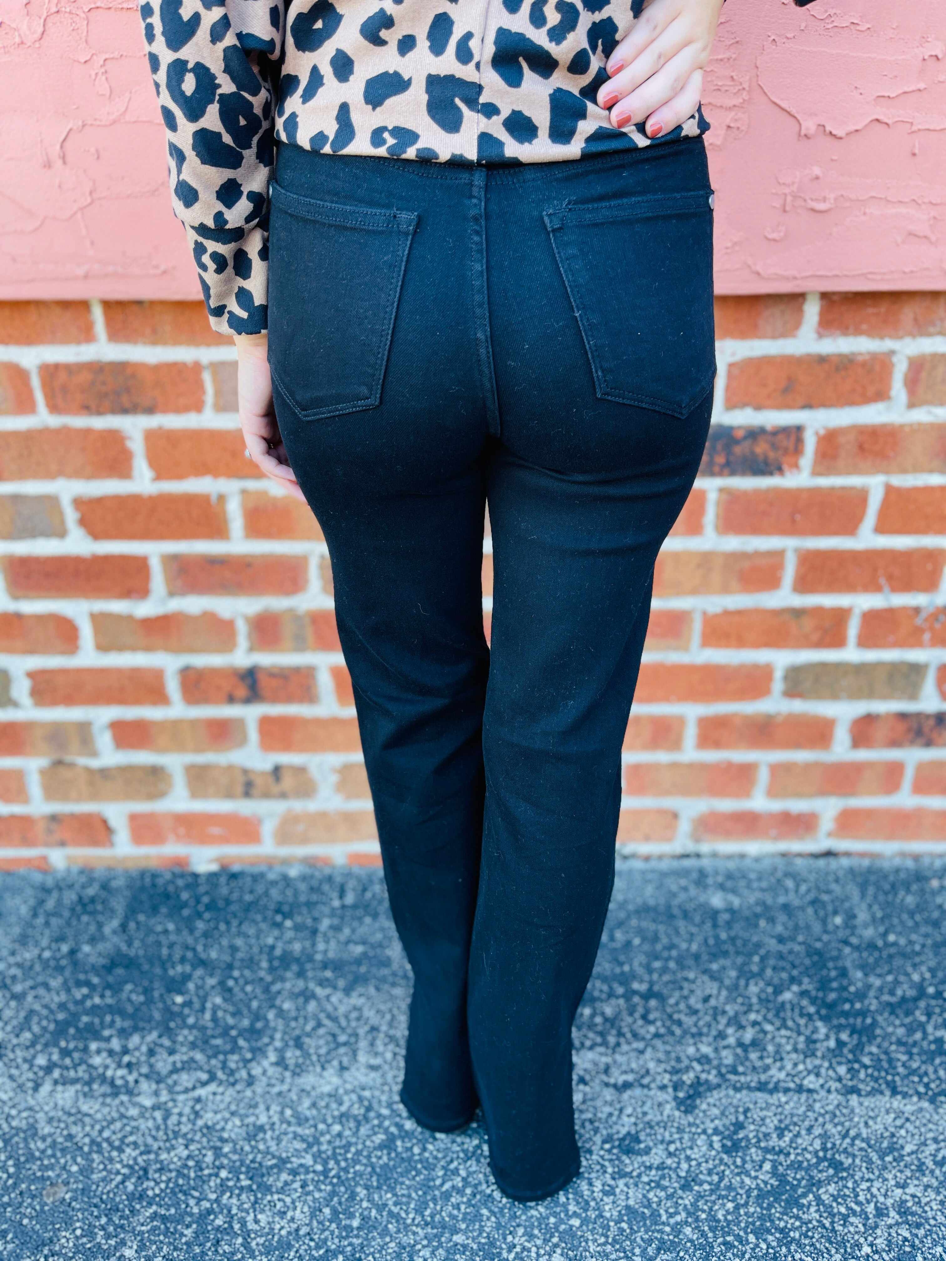 Plus/Reg Back To The 90’s Hi-Waist Black Straight Leg Jeans
