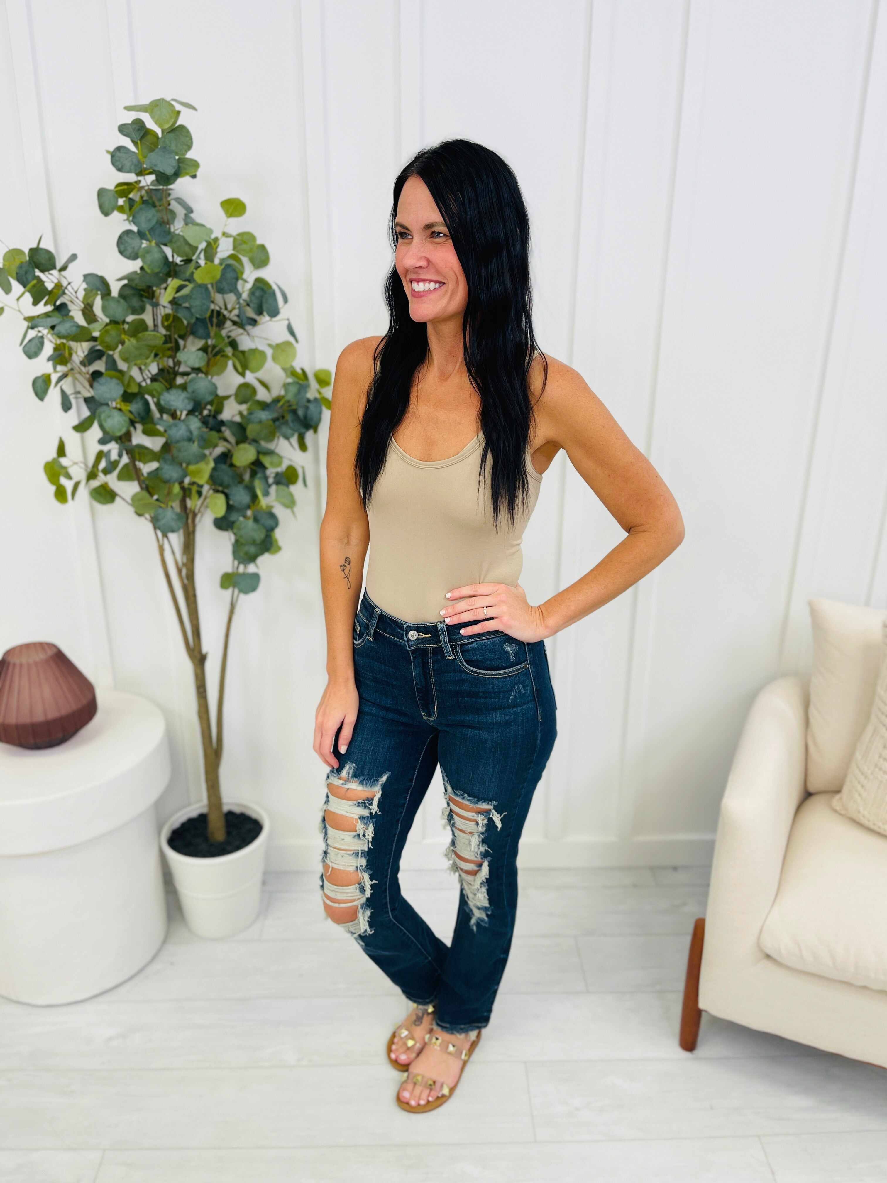 REG/CURVY Straighten Up Straight Leg Jeans