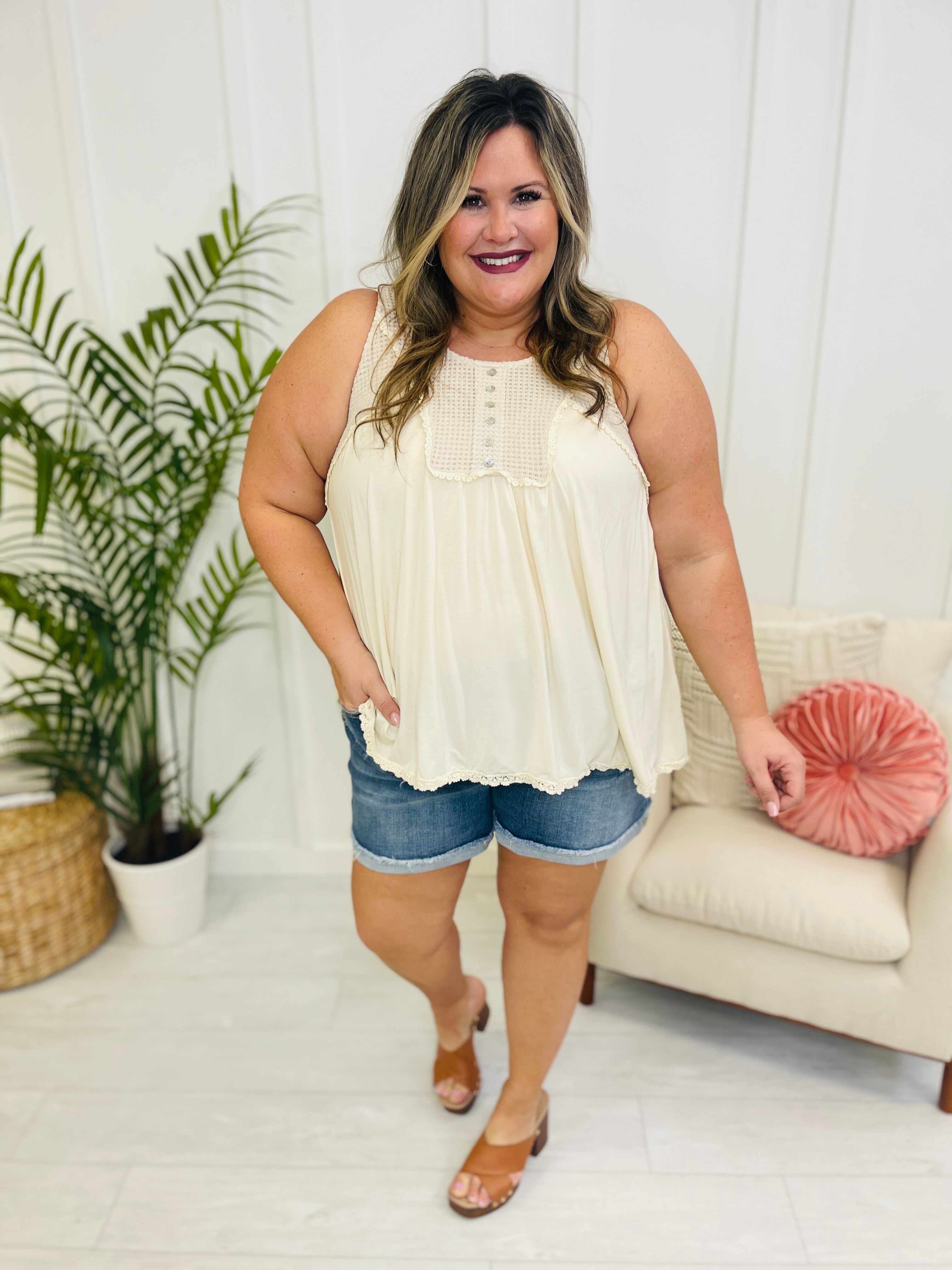 REG/CURVY Fray It Right Shorts