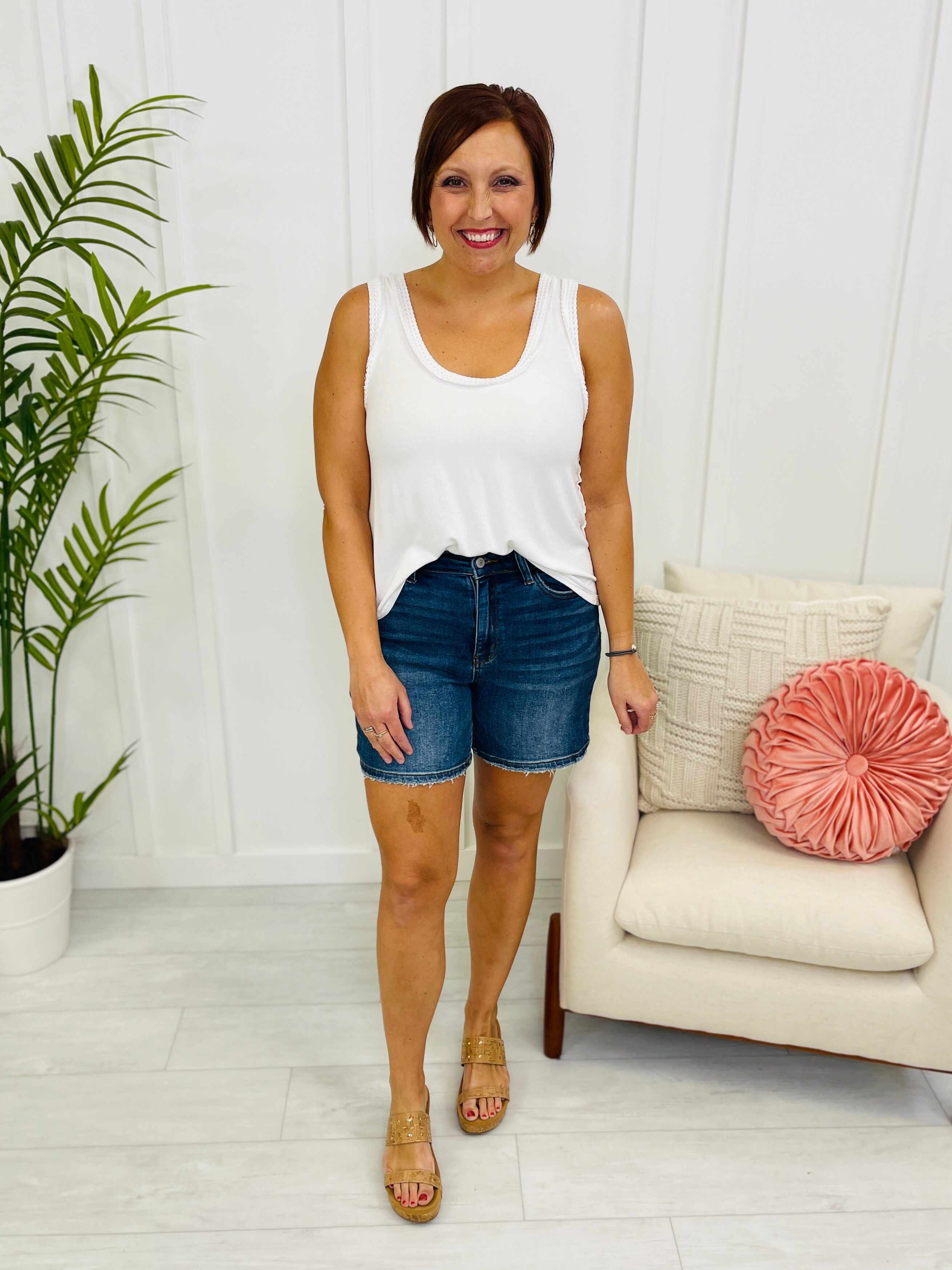 REG/CURVY In The Middle Mid Thigh Shorts
