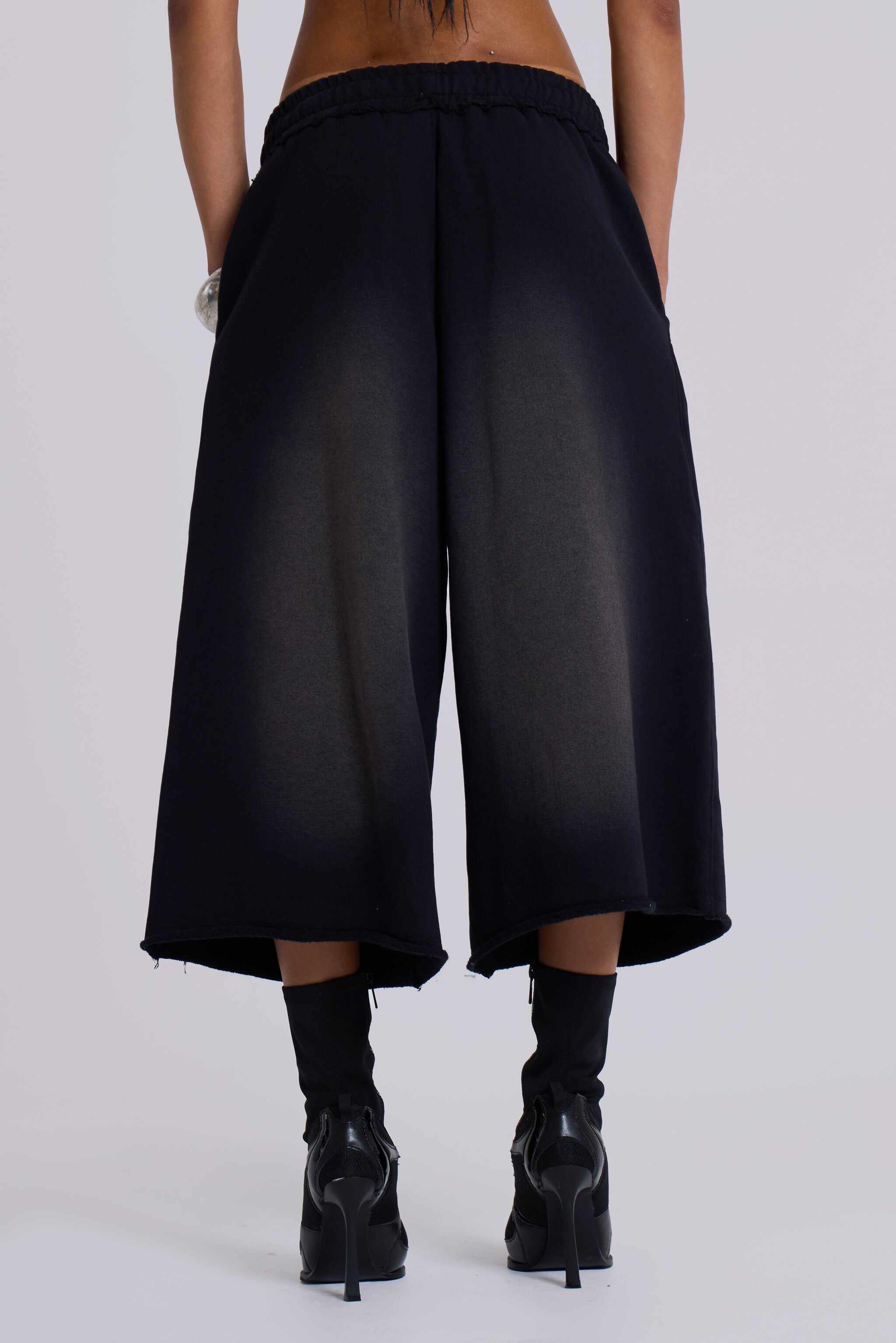 Monster 3/4 Washed Black Shorts