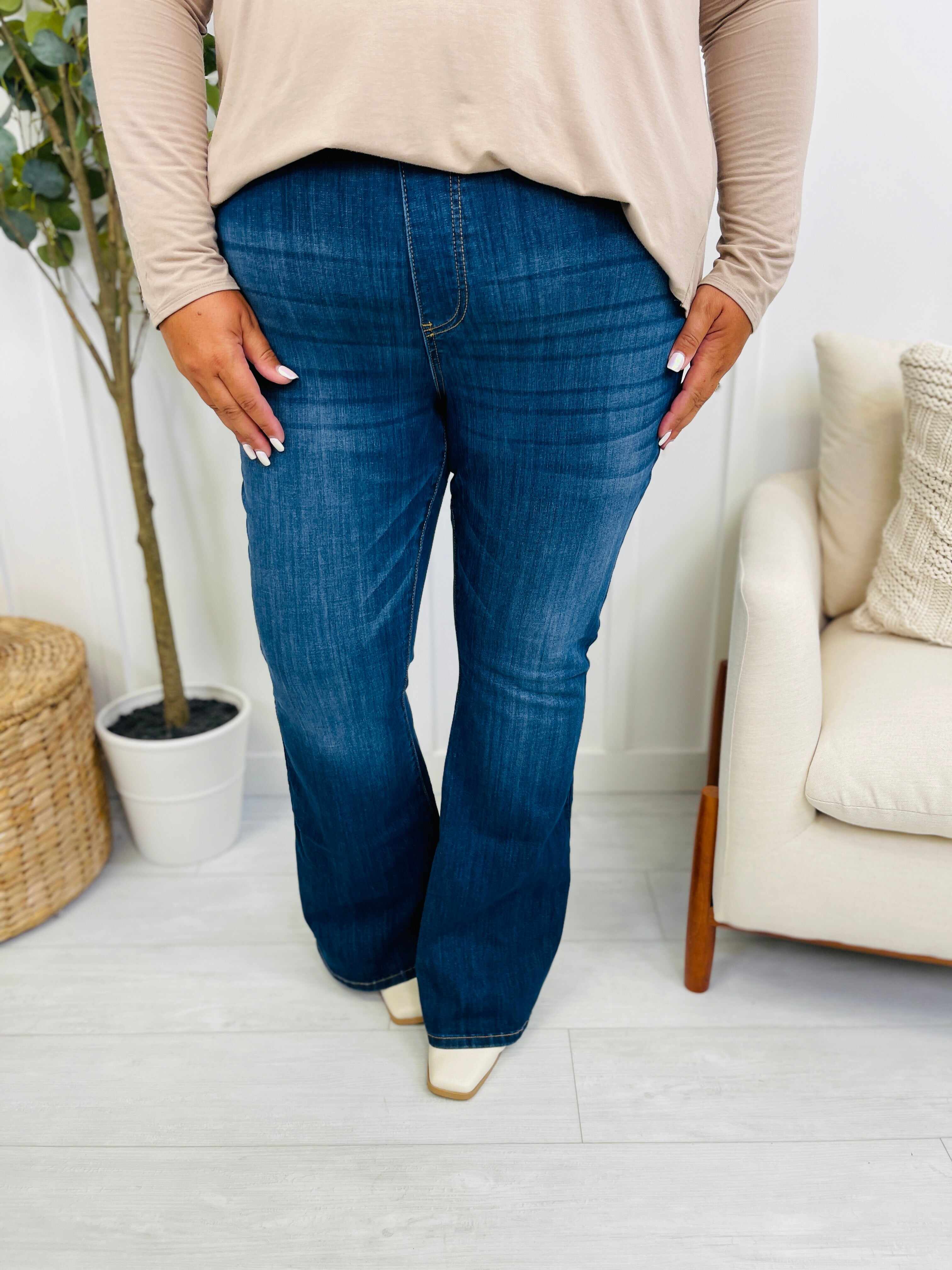 REG/CURVY Dream On Pull On Flare Jeans