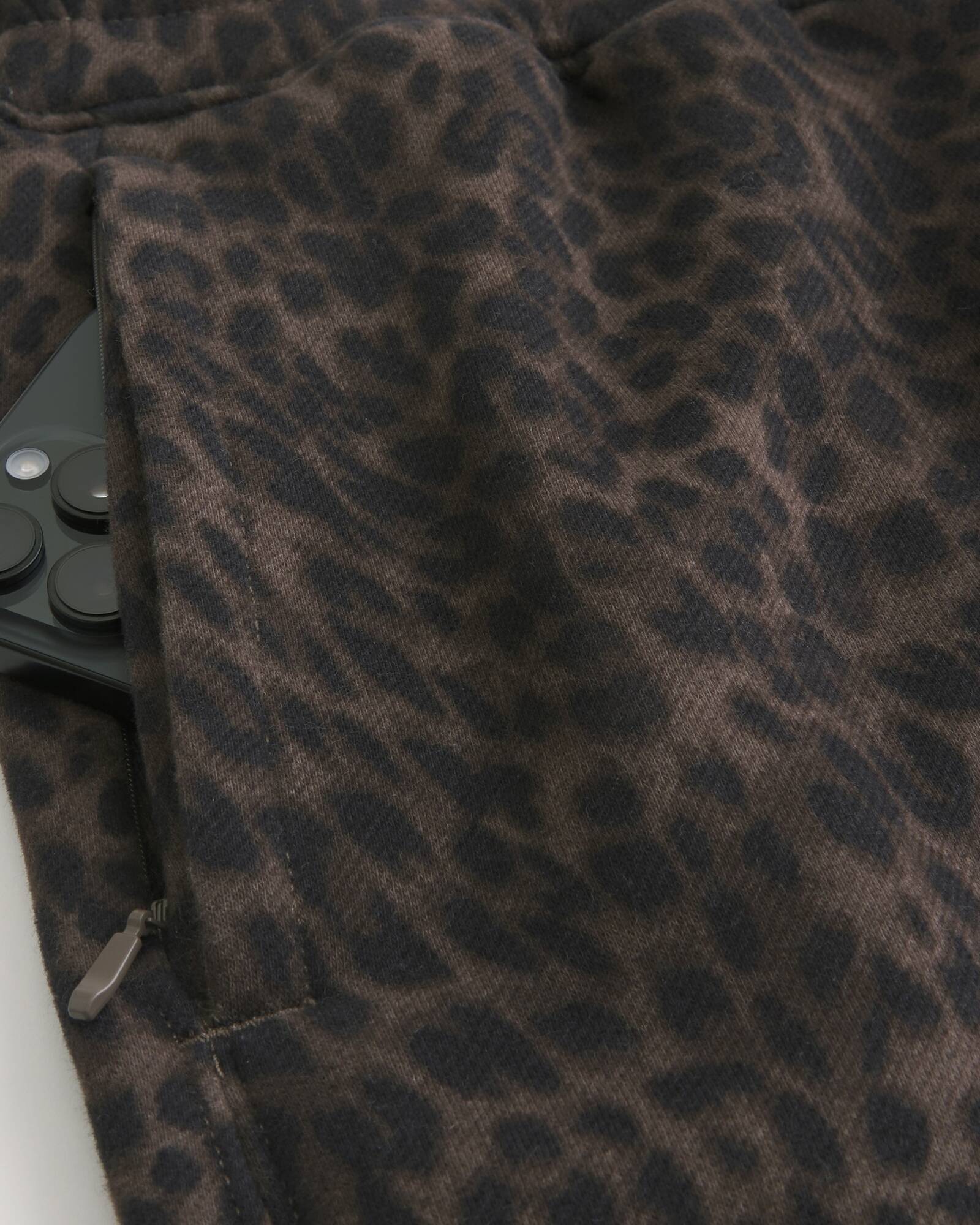 Mid-Thigh Camo Loose Fleece Shorts