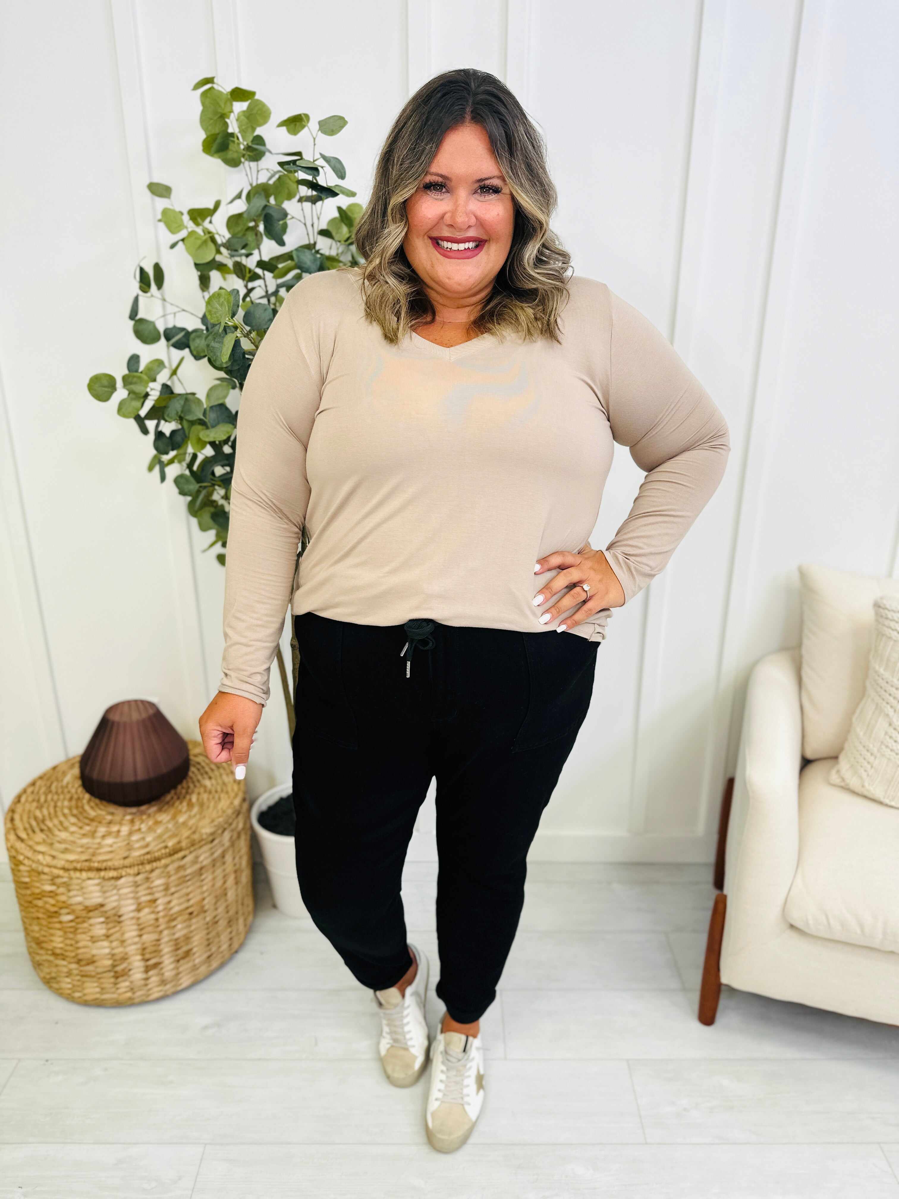 REG/CURVY Gotta Jet Black Cuffed Denim Jogger