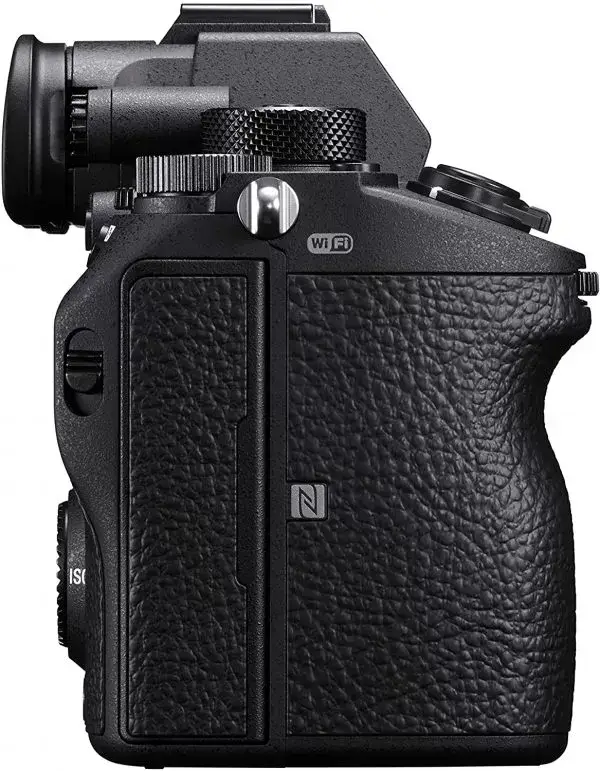 Sony a7R III Mirrorless Camera: 42.4MP Full Frame High Resolution Interchangeable Lens Digital Camera with Front End LSI Image Processor, 4K HDR Video and 3