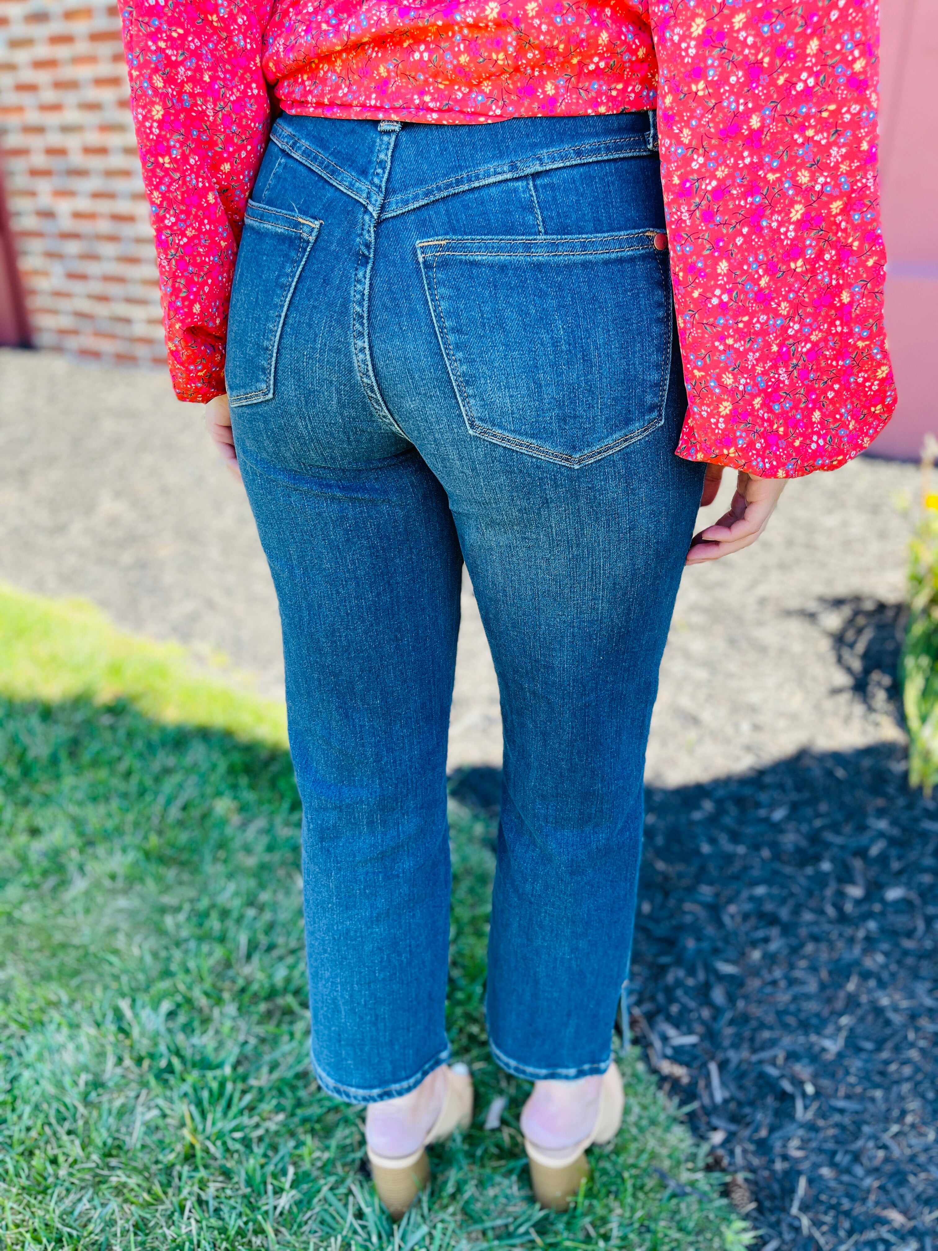 Plus/Reg Tell It To Me Straight Leg Jeans
