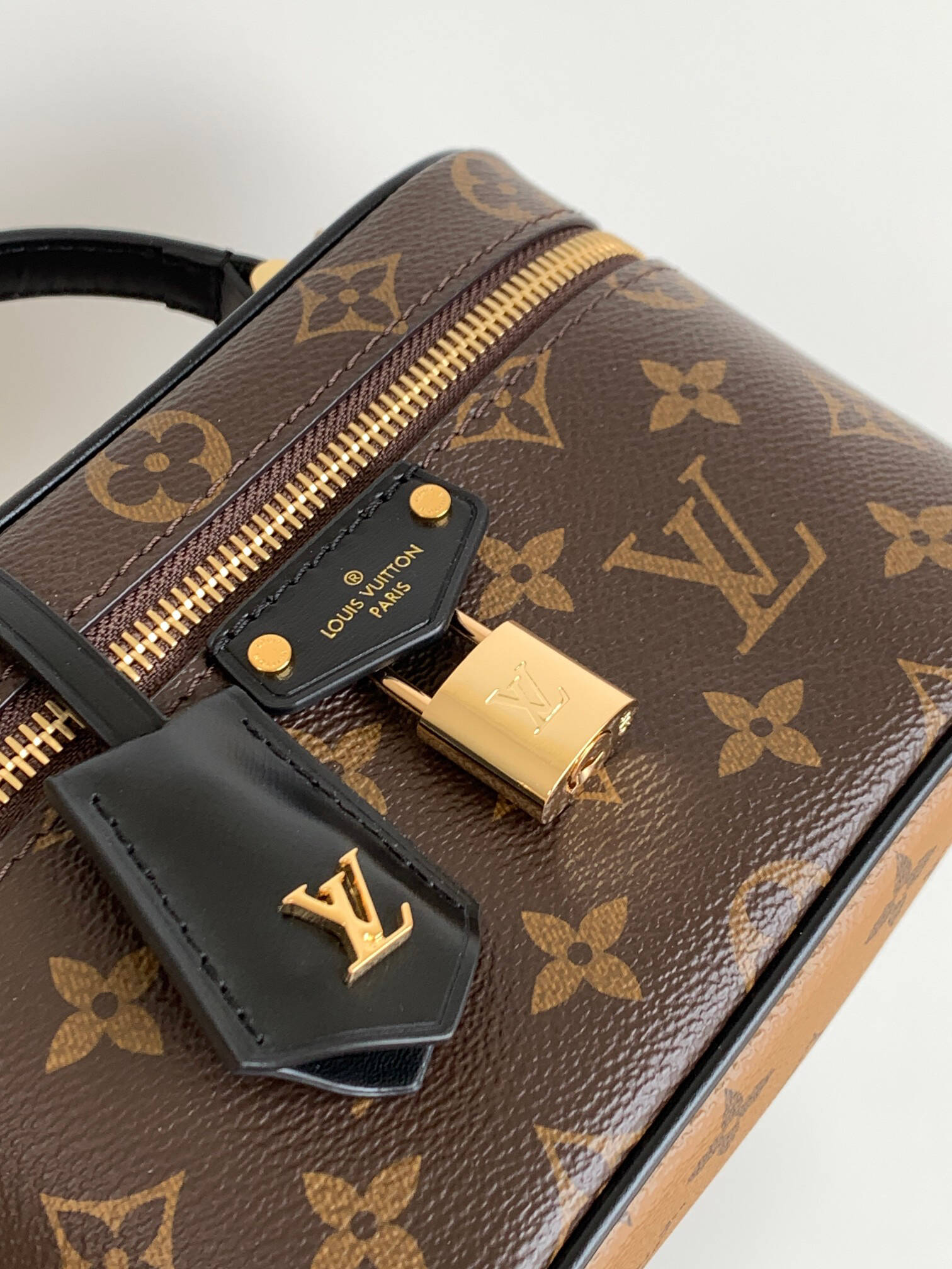 LK 2026 PADLOCK CHAIN BAG