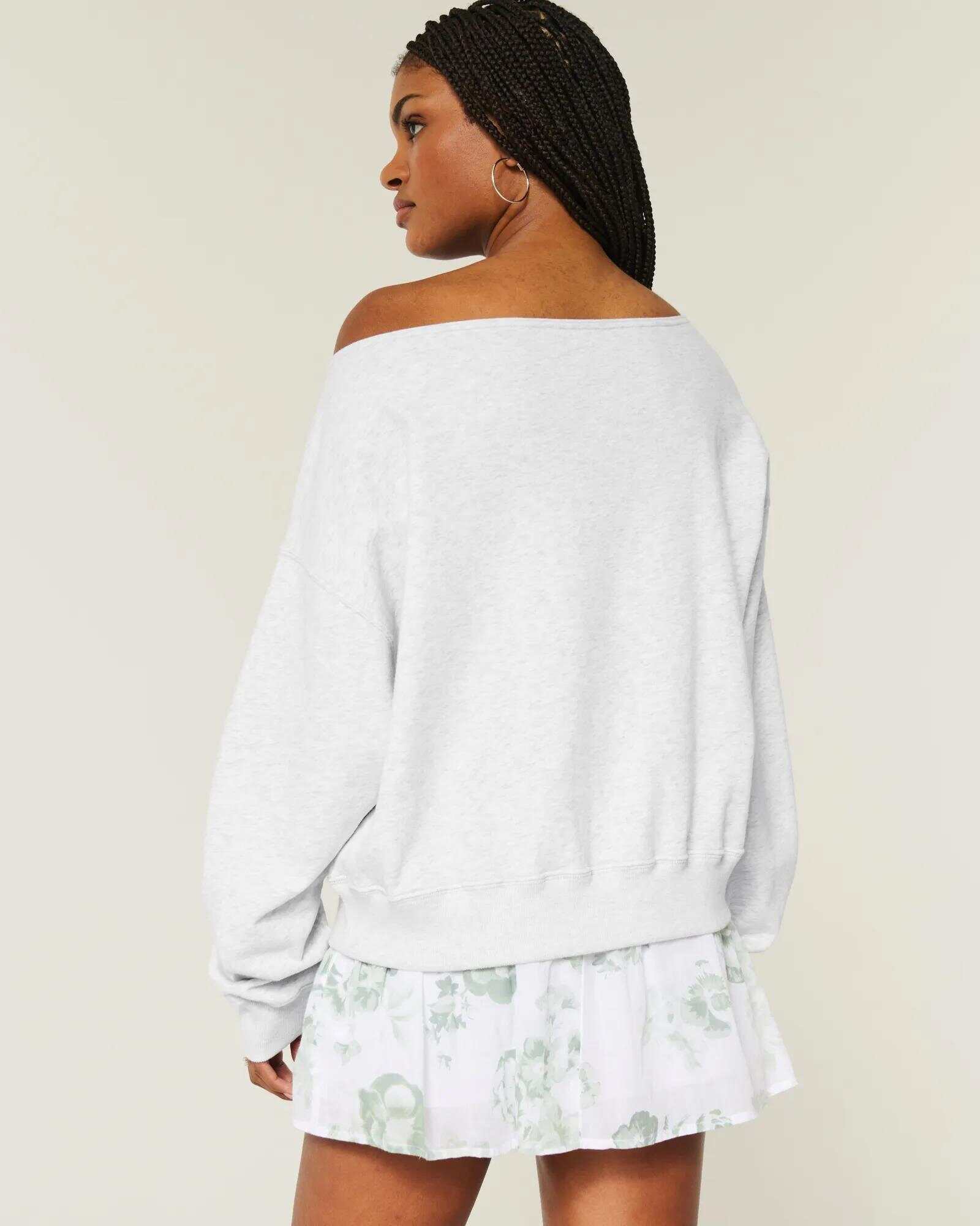 Easy Off-the-Shoulder Connecticut Graphic Sweatshirt