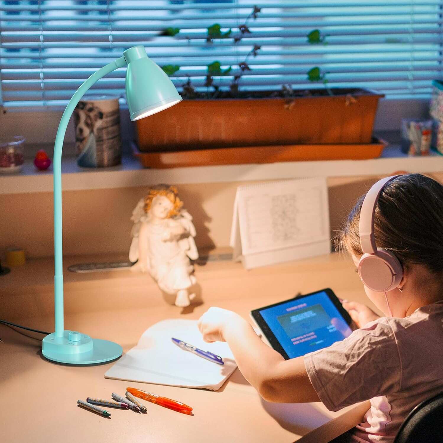 BOHON LED Desk Lamp with USB Charging Port 3 Color Modes Dimmable Reading Light Intelligent Induction Auto Dimming Task Lamp Flexible Gooseneck Table Lamp for Bedside Office, AC Adapter Include
