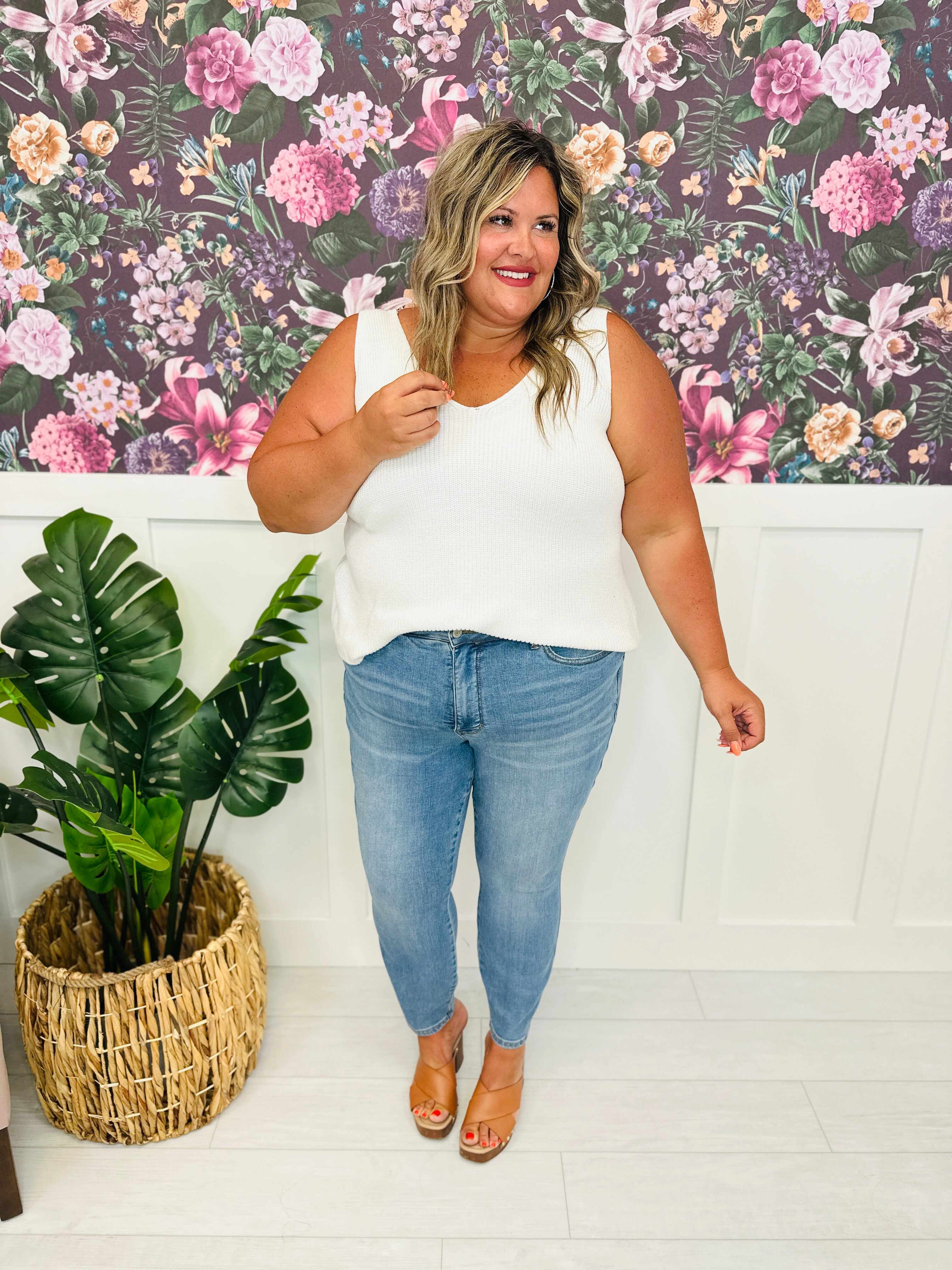 Tummy Control and Butt Lifting REG/CURVY Triple Threat Skinny Jeans