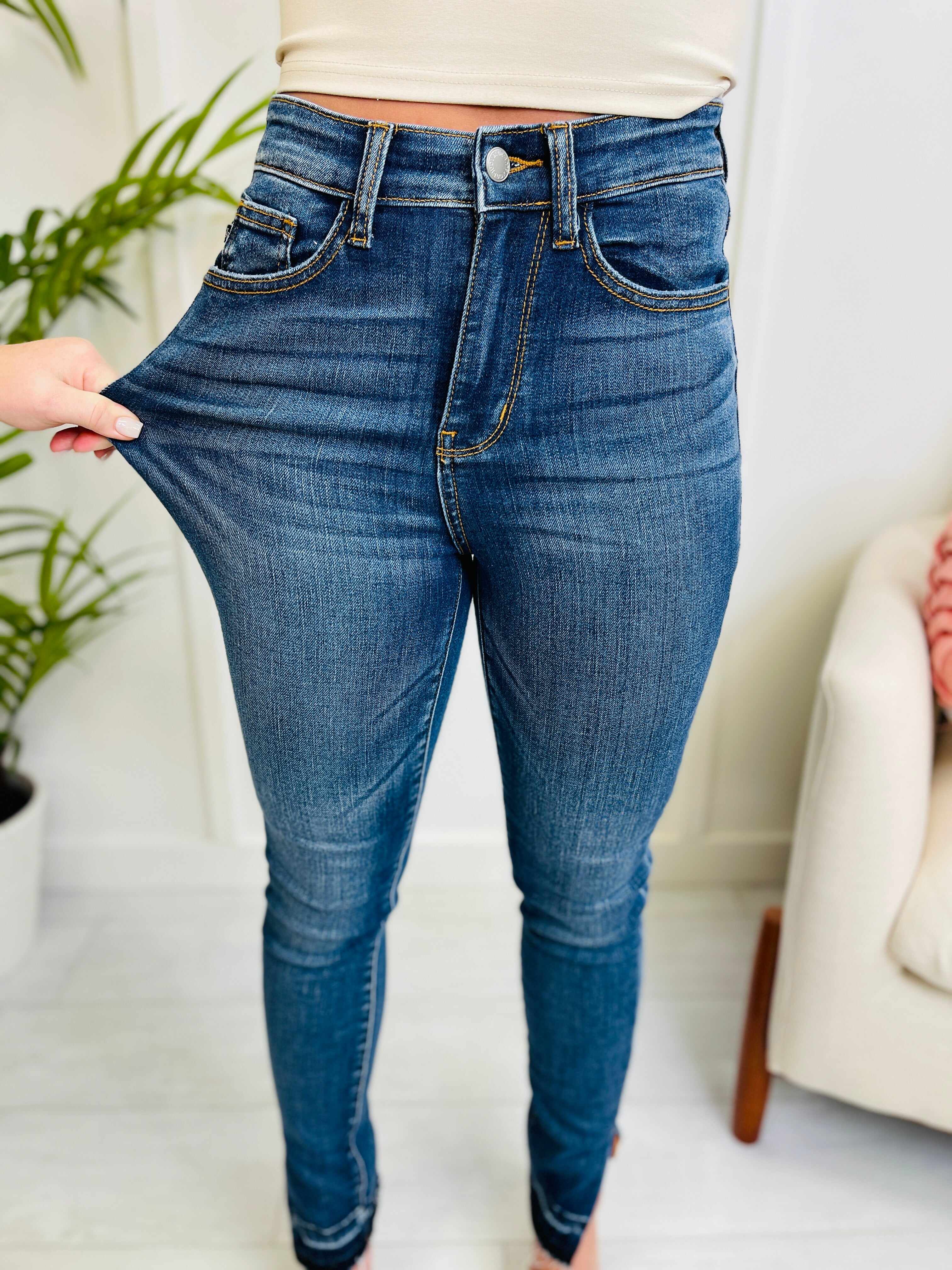 REG/CURVY Not What It Seams Side Slit Jeans