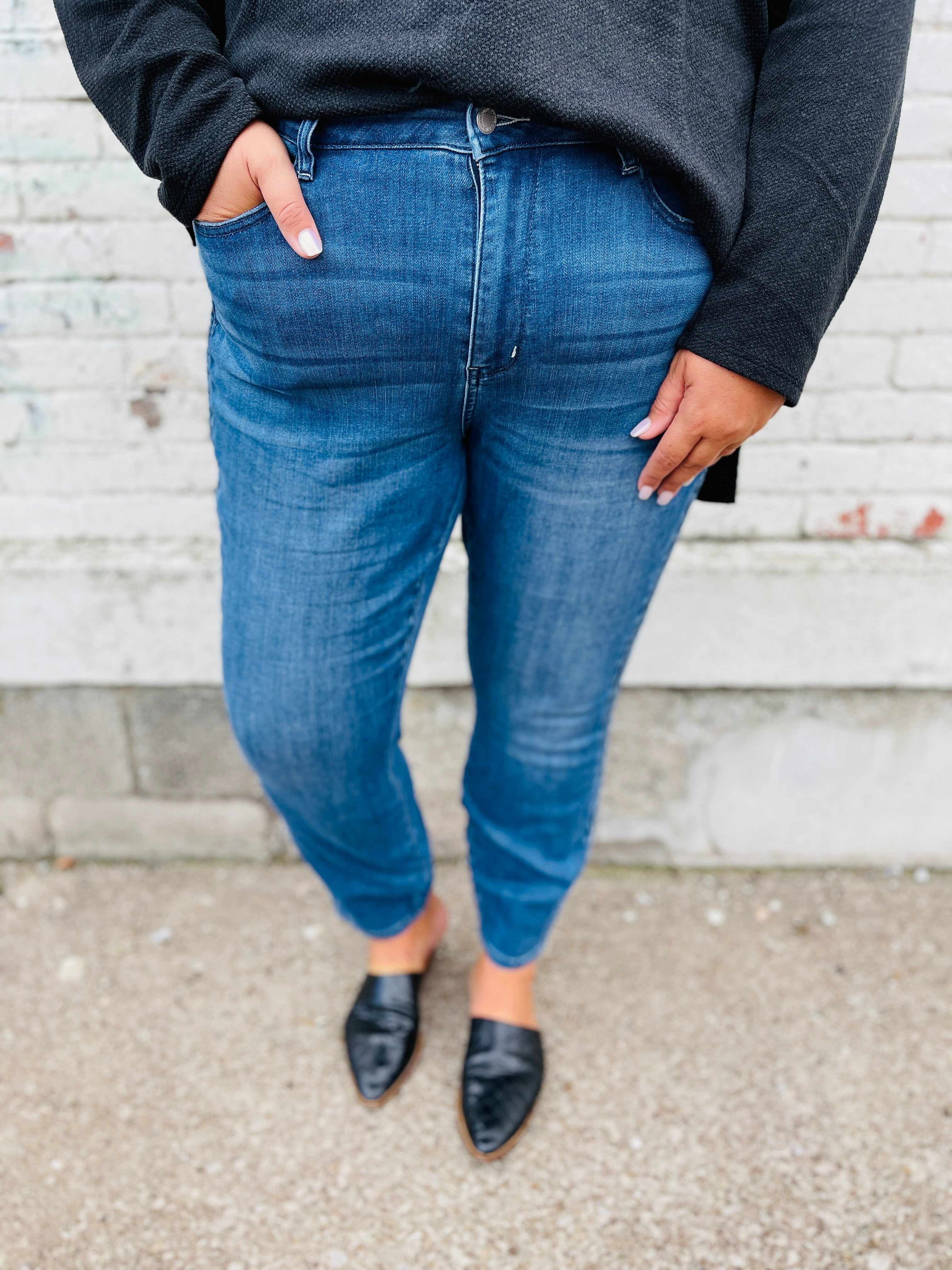 Plus/Reg Mid Rise Braided Beauty Relaxed Fit Jeans