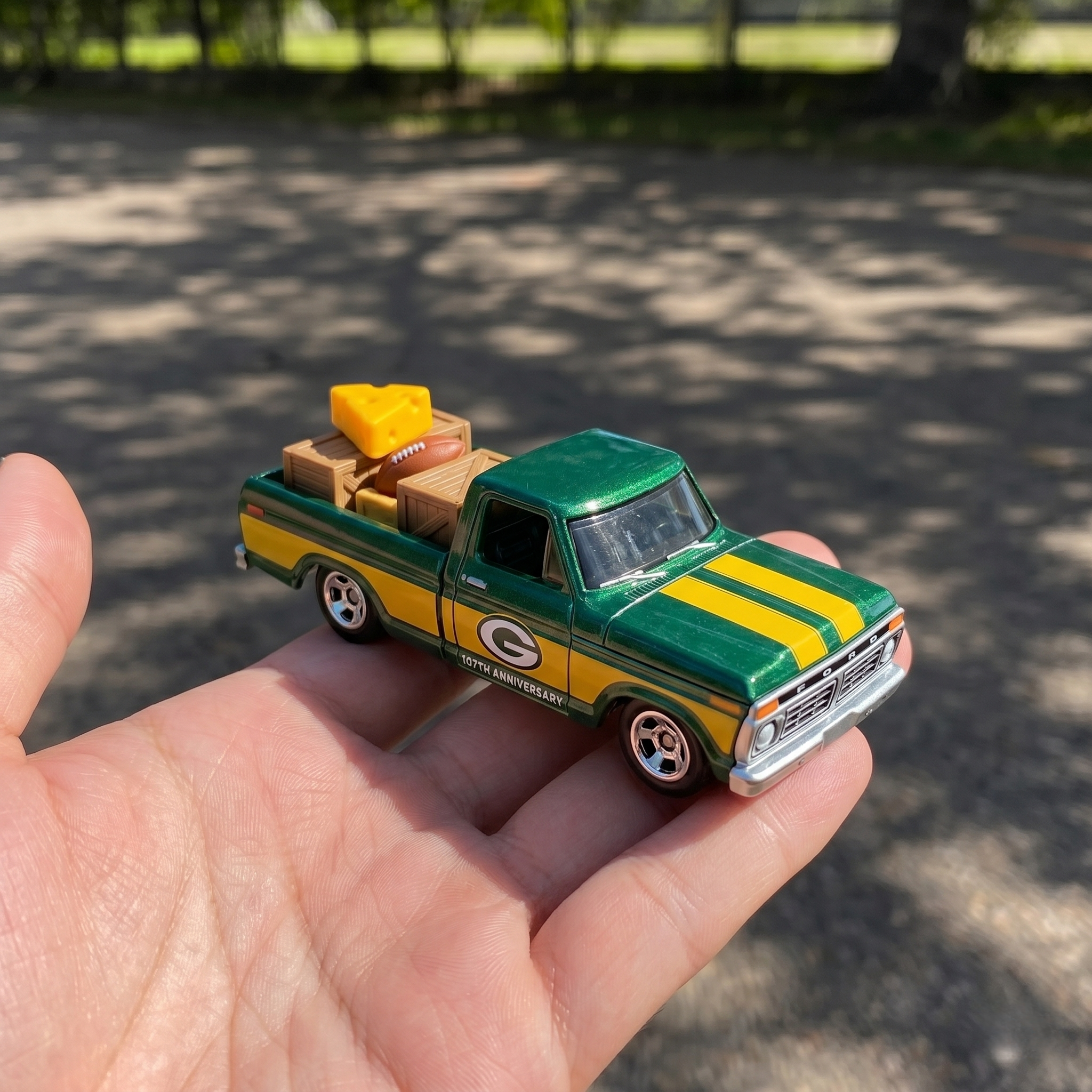 Hot Wheels Green Bay Packers 107th Anniversary 1970s Ford F-250 Farm Truck Model