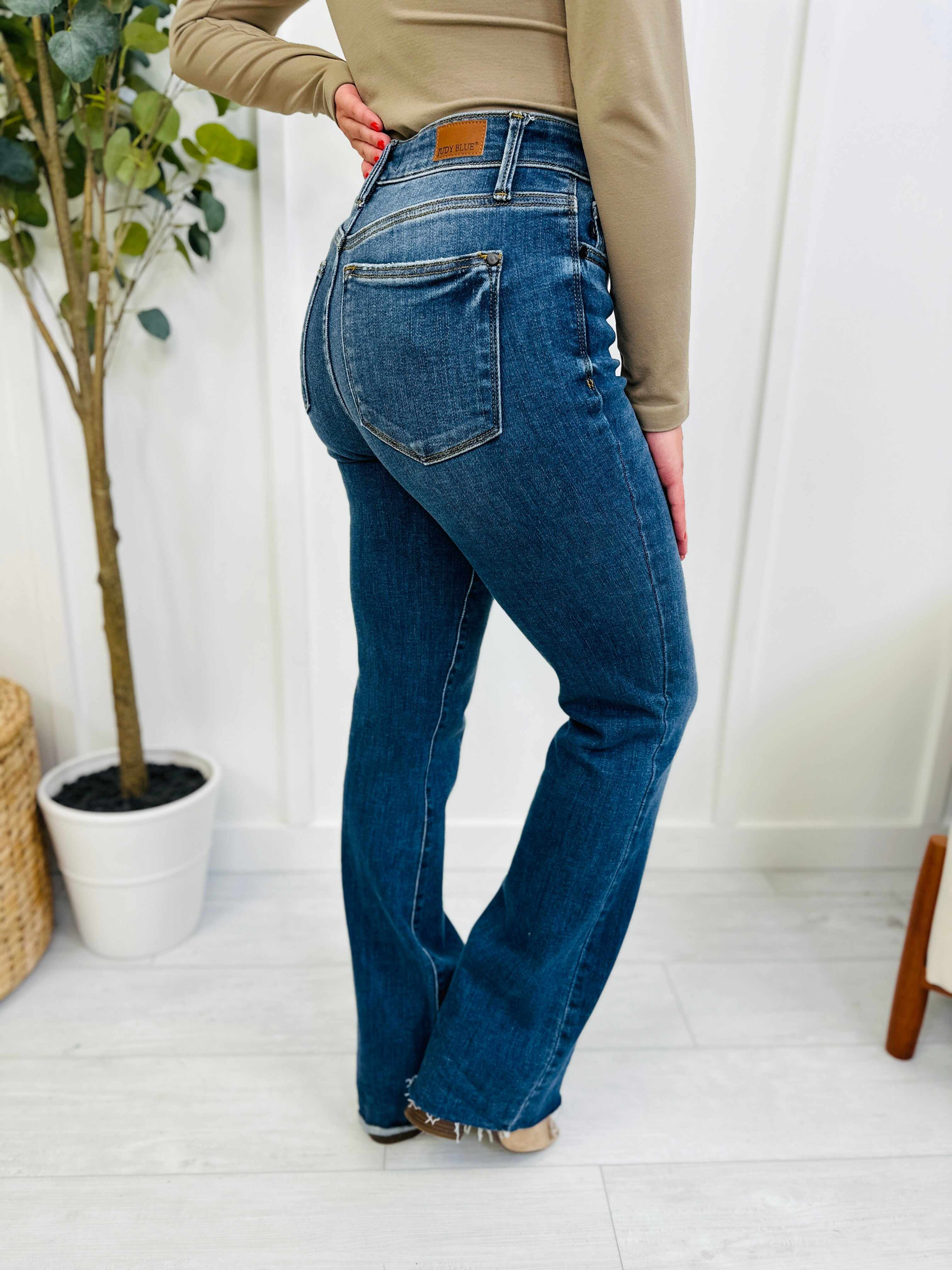 REG/CURVY Baby Got Bootcut Nondistressed Jeans