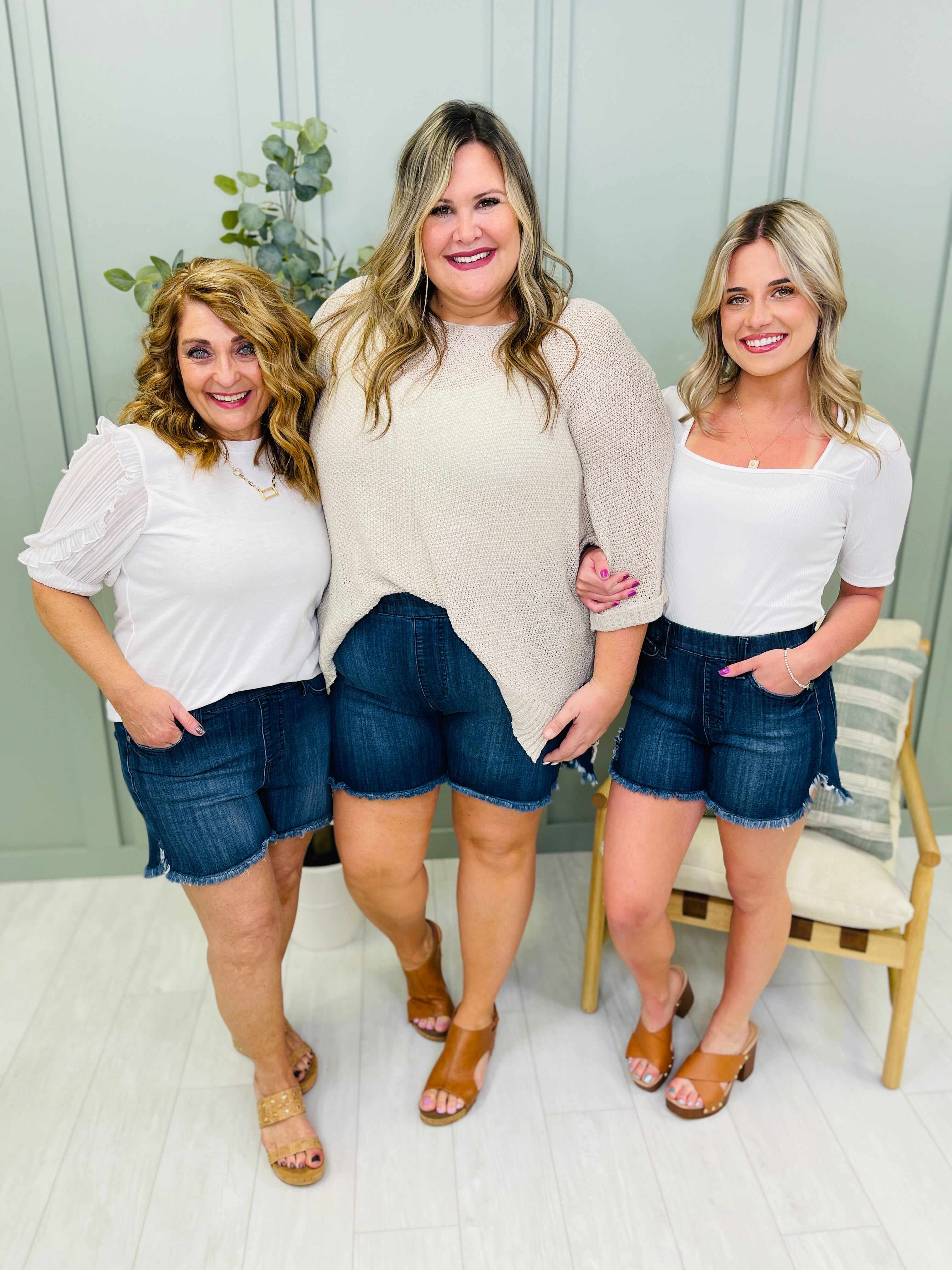 REG/CURVY Pull A Fast One Pull On Mid Thigh Shorts