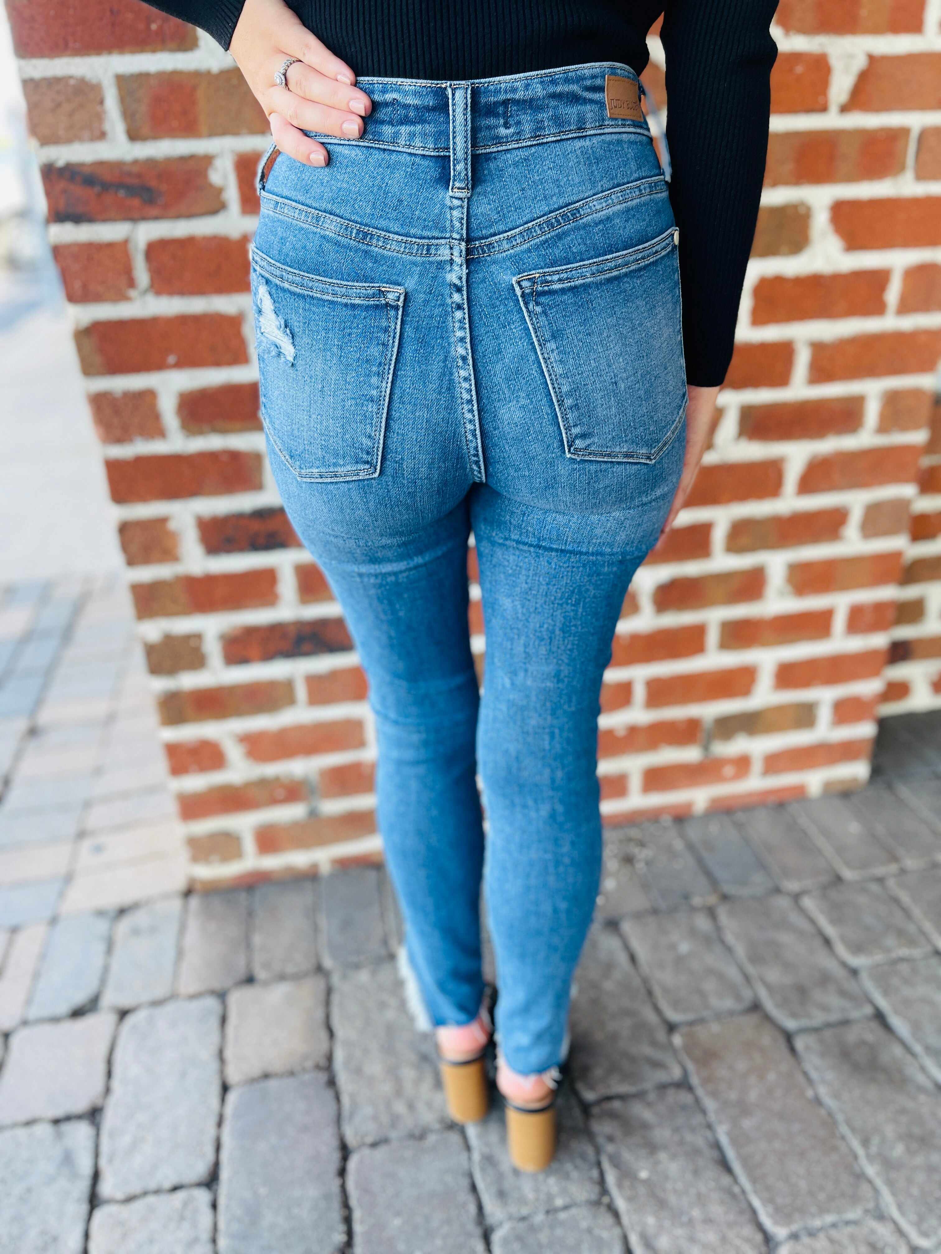 Plus/Reg Slay The Fray Hem Skinny Jeans