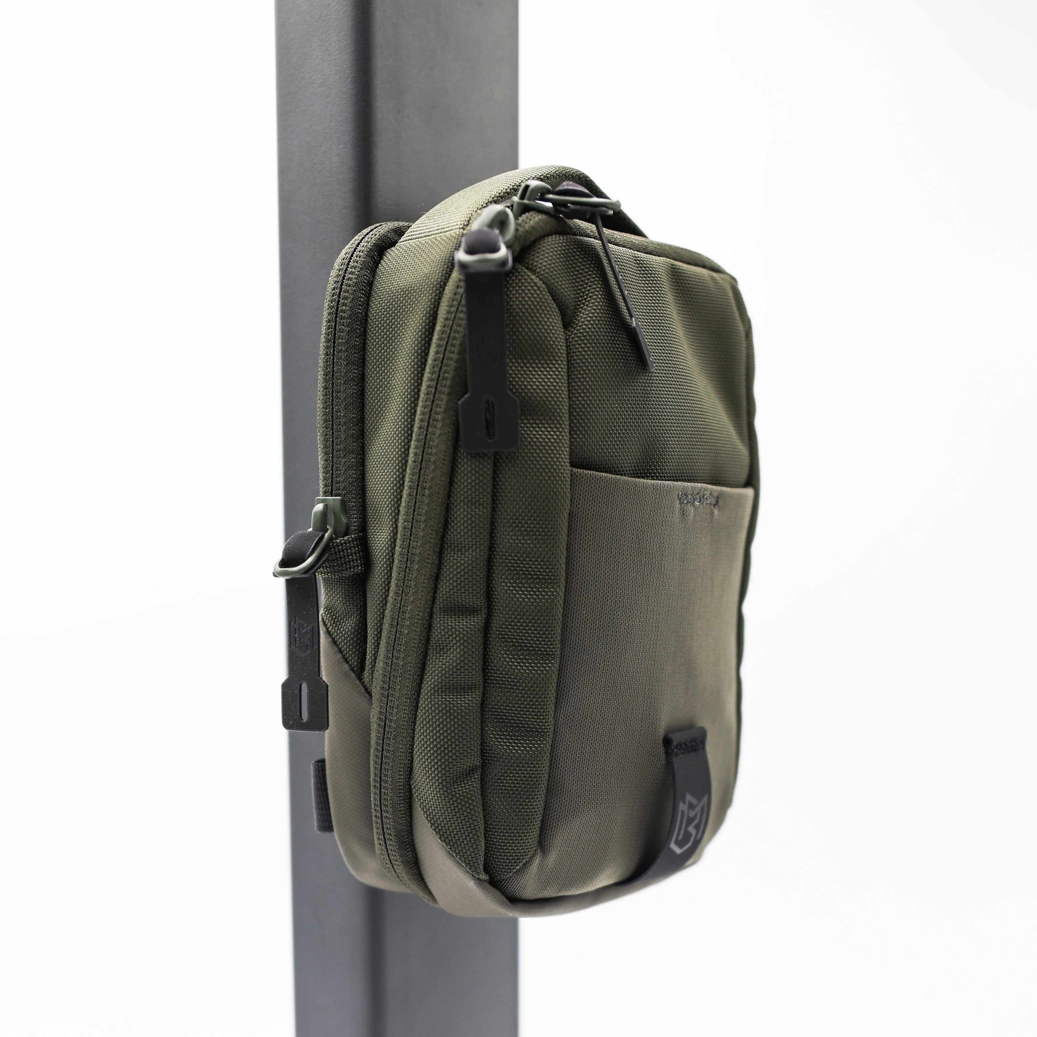 MAGNETIC CROSSBODY BAG