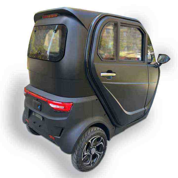 Family smart fully enclosed electric tricycle